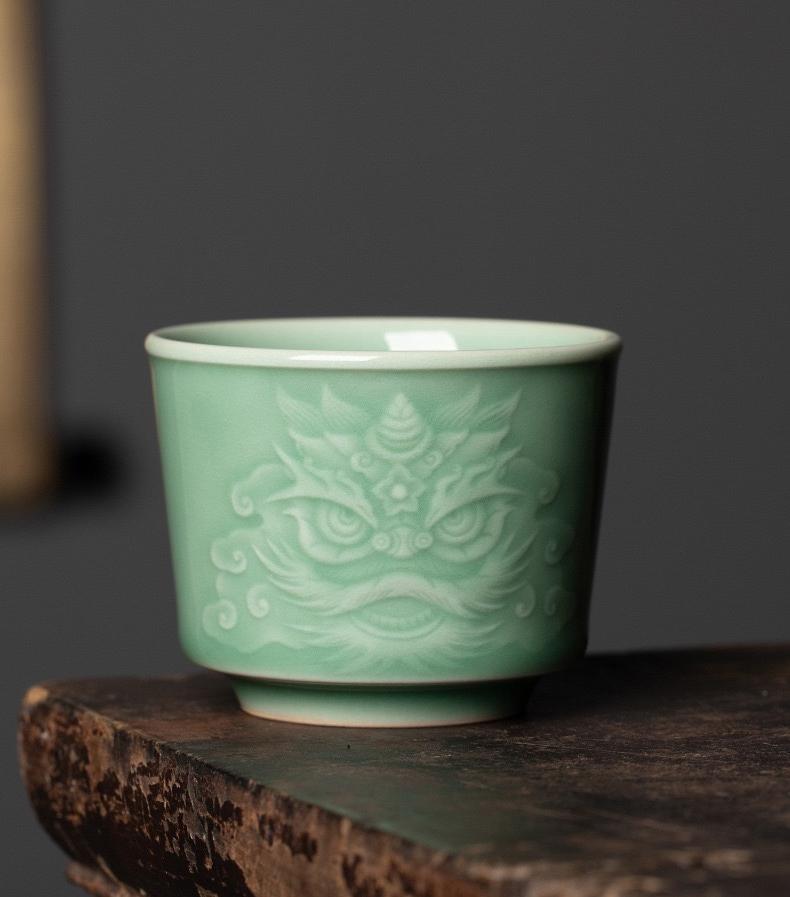 Kungfuyang Longquan Celadon Martial Lion Design Hand-carved Host Teacup, product view 10
