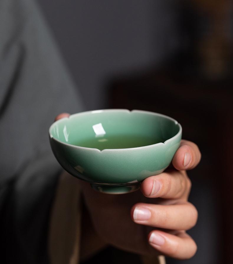 Kungfuyang Longquan Celadon Plum Blossom Hand-carved Pattern Host Teacup, product view 7