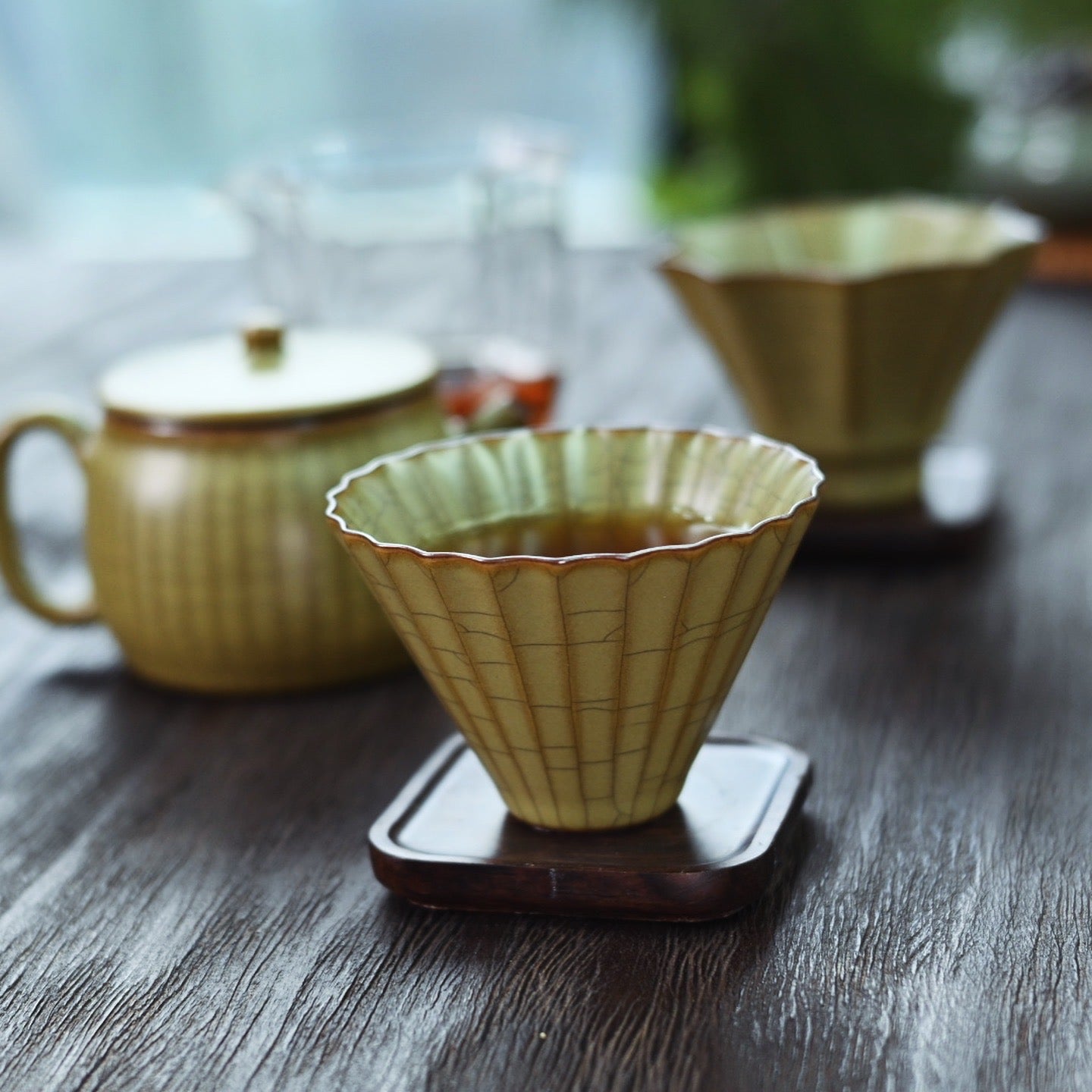 Kungfuyang Longquan Celadon – Ge Kiln Daisy Host Teacup, product view 3