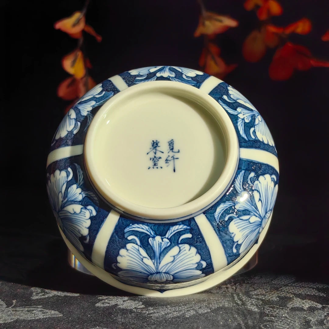 Kungfuyang Antique-Style Blue-and-White Peony Teacup 100ml, product view 4