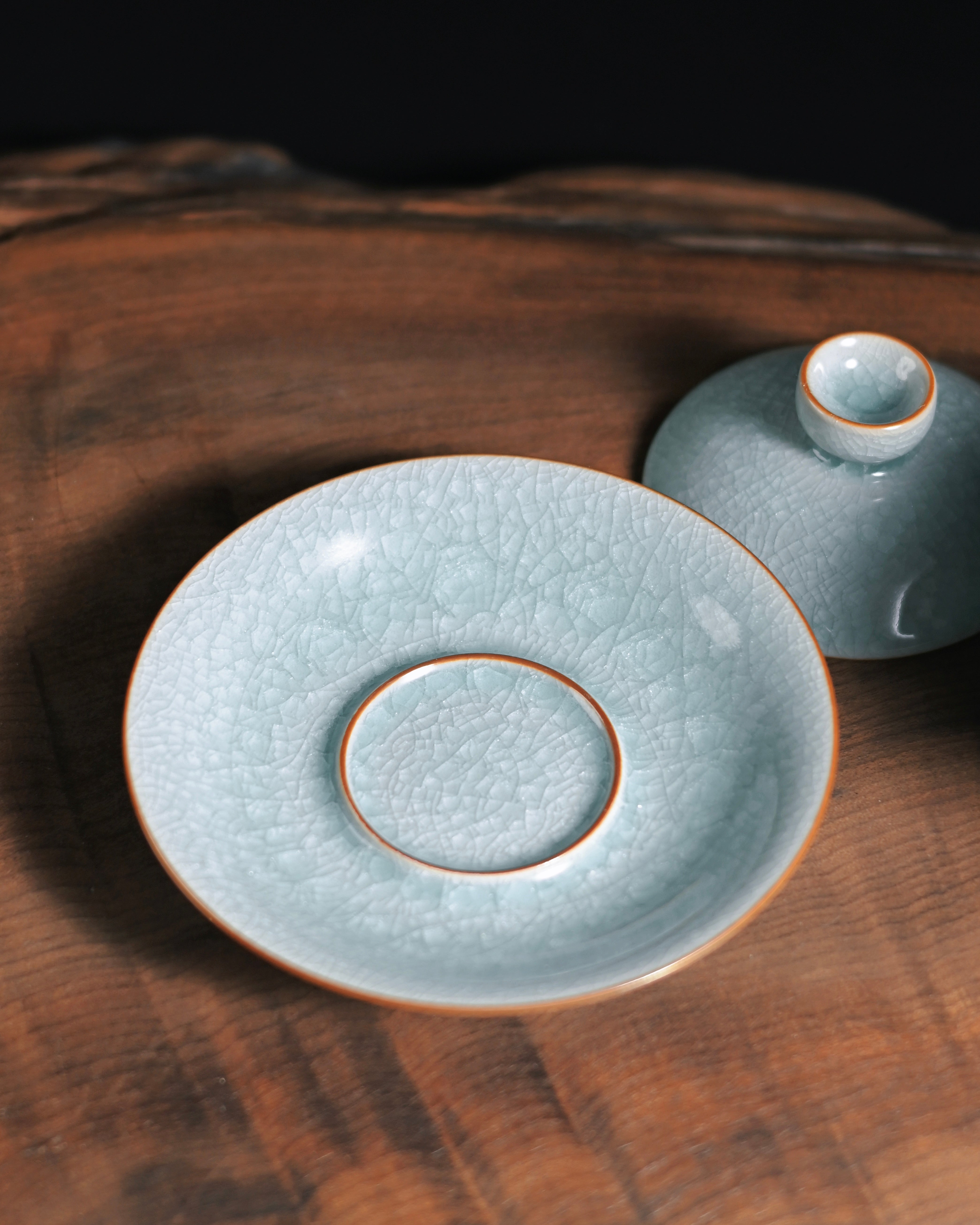 Ice crackle pattern appearing on Ru ware celadon gaiwan surface by Kungfuyang