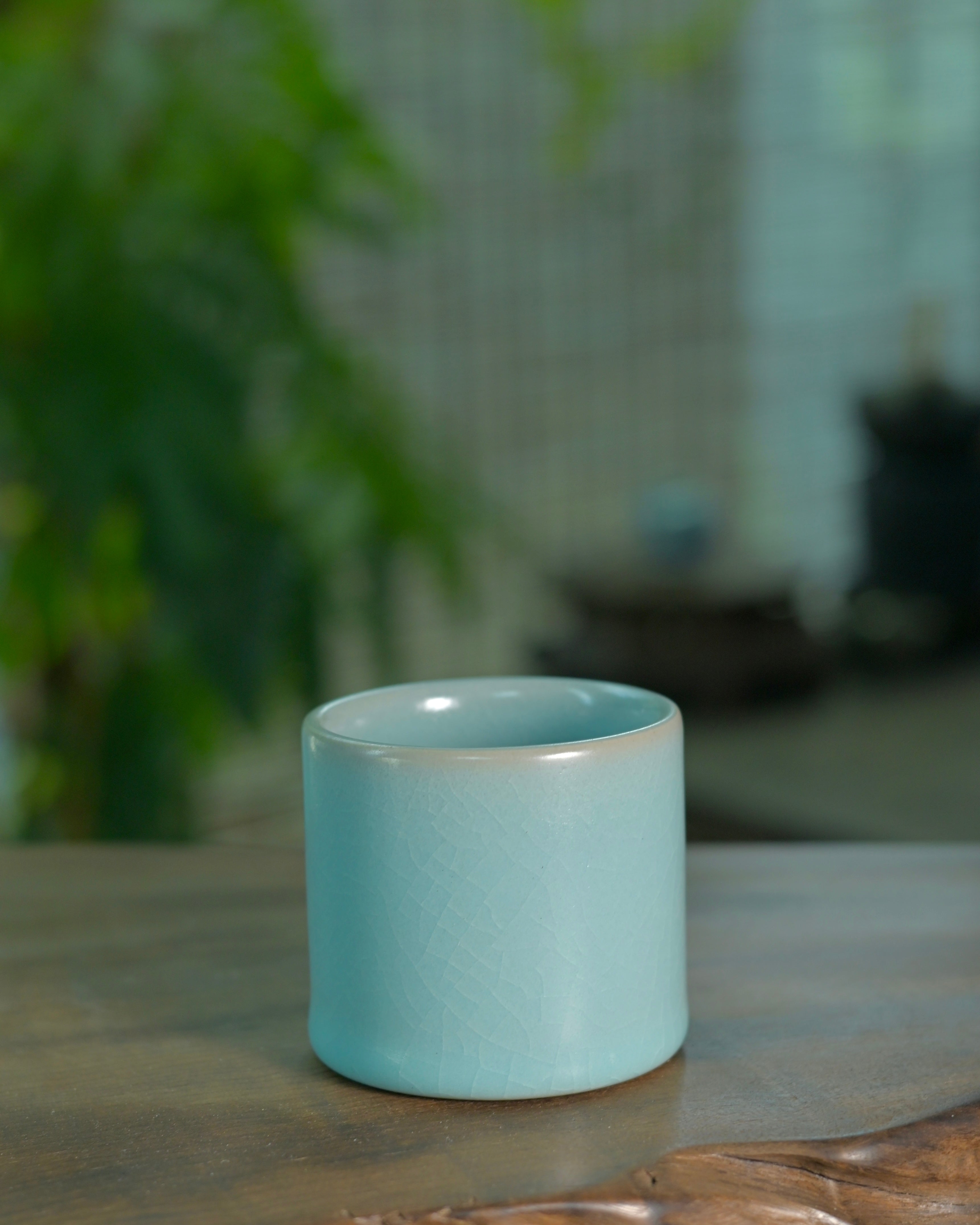 Ru ware willow leaf crackle network forming parallel vein-like patterns across the celadon glaze surface by Kungfuyang