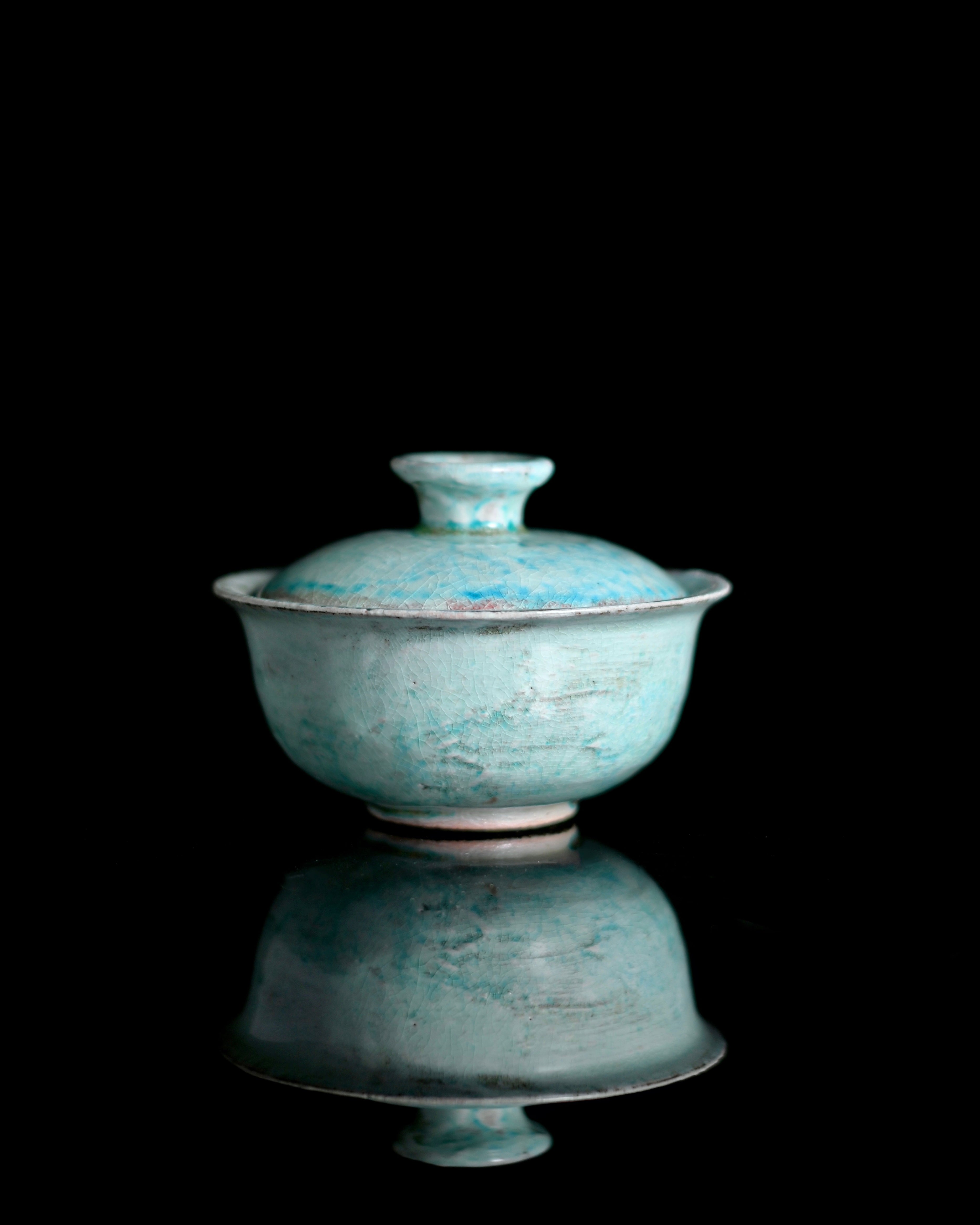 Kungfuyang Unique Piece Wood-Fired Soda Kiln Kohiki Blue Gaiwan 100ml, detail 1