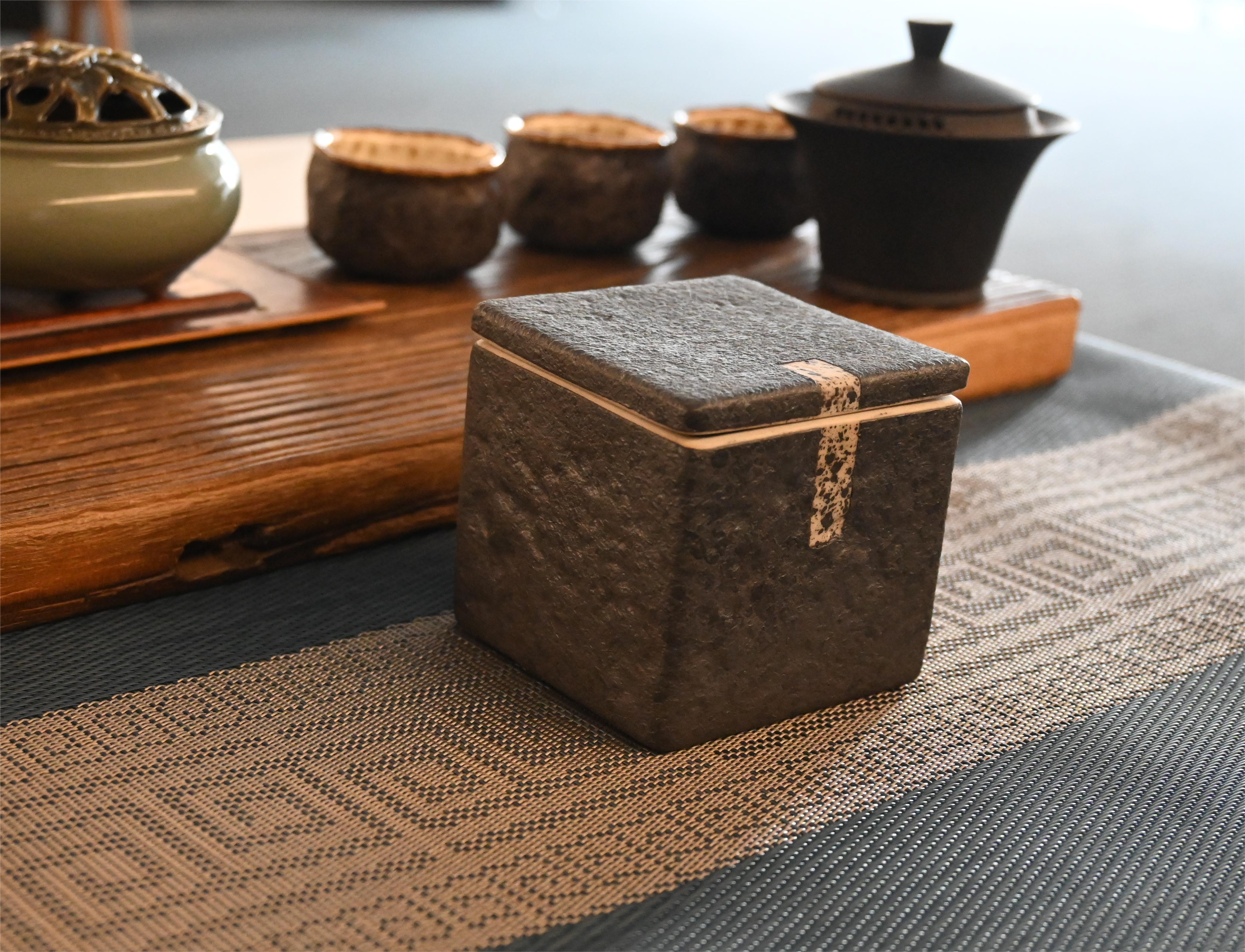 Kungfuyang Retro Pottery Square Tea Canister Made of Raw Clay, detail 1
