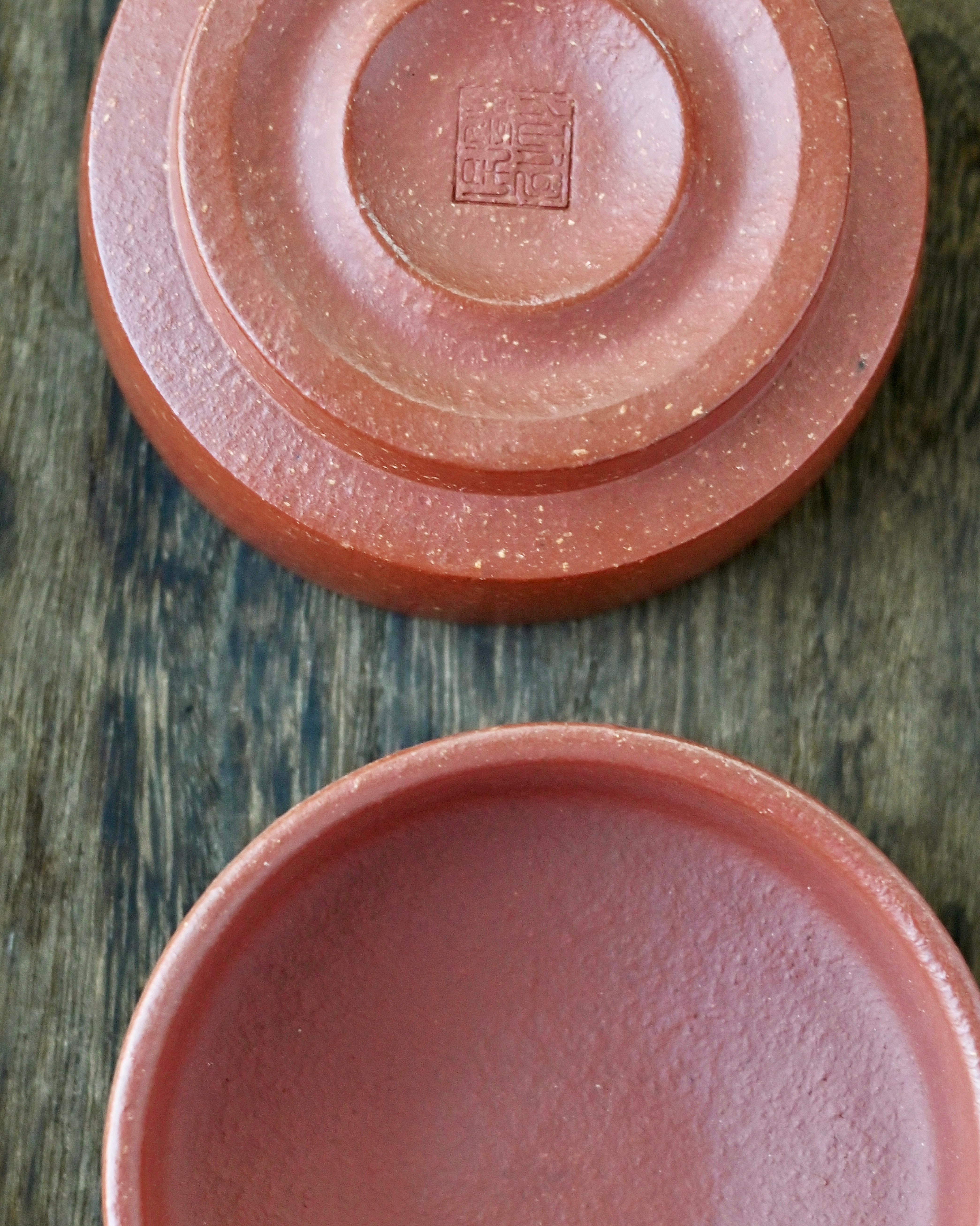 Unglazed clay surface developing rich patina through absorption of tea compounds by Kungfuyang