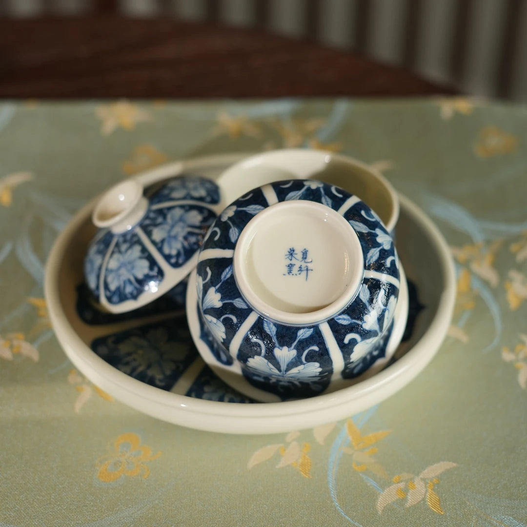 Kungfuyang Antique-Style Blue-and-White Peony Gaiwan 140ml, product view 8
