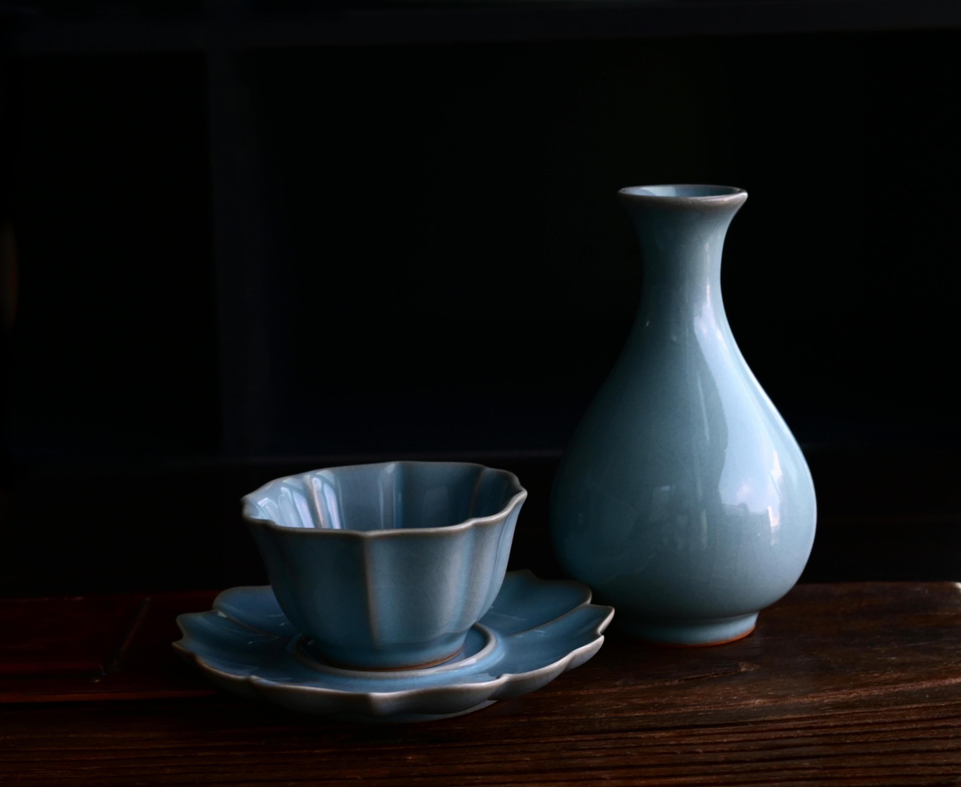 Kungfuyang Ru Ware Lotus Petal Host Teacup, detail 1