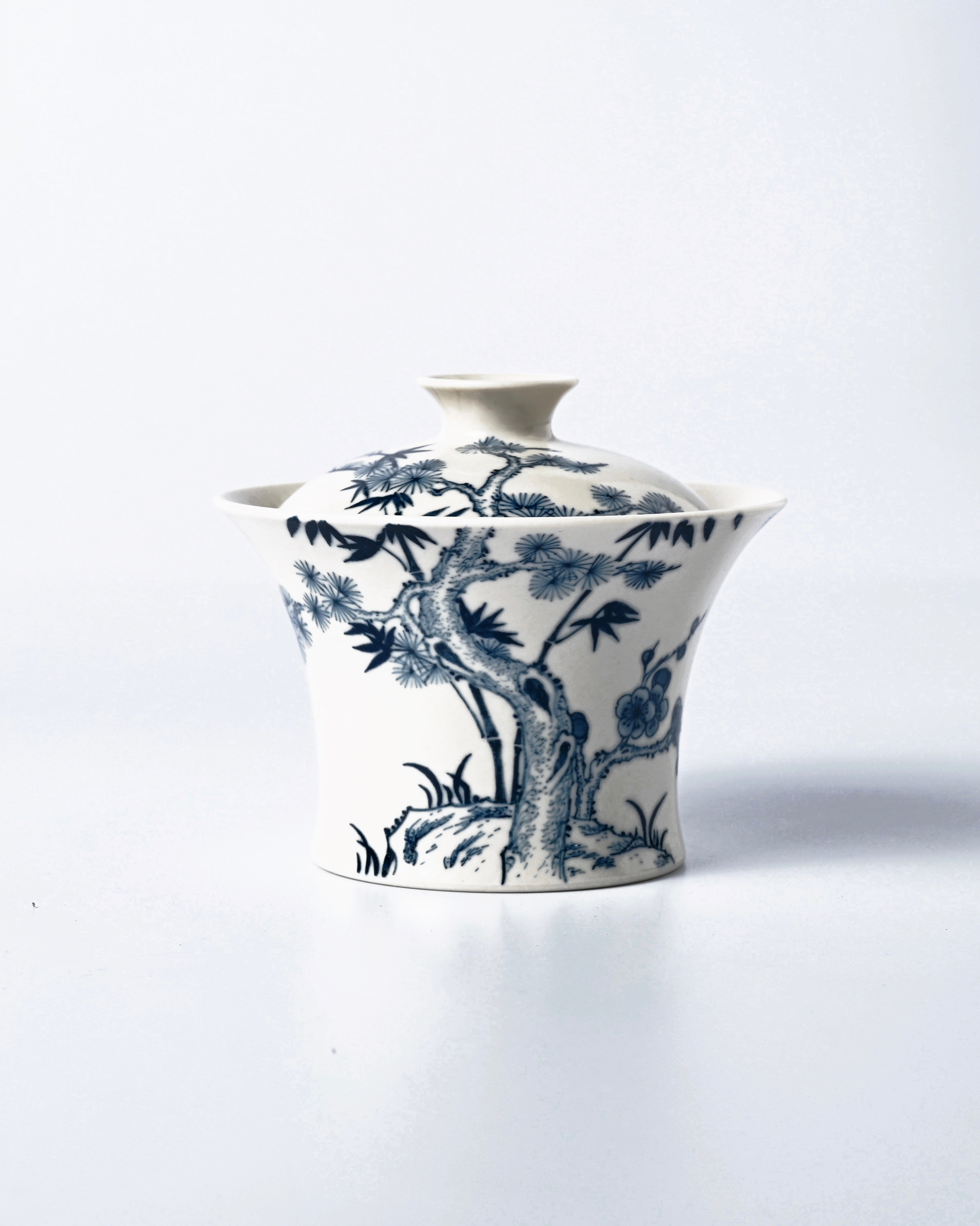 Jingdezhen Gaiwan featuring classical Chinese motifs by Kungfuyang