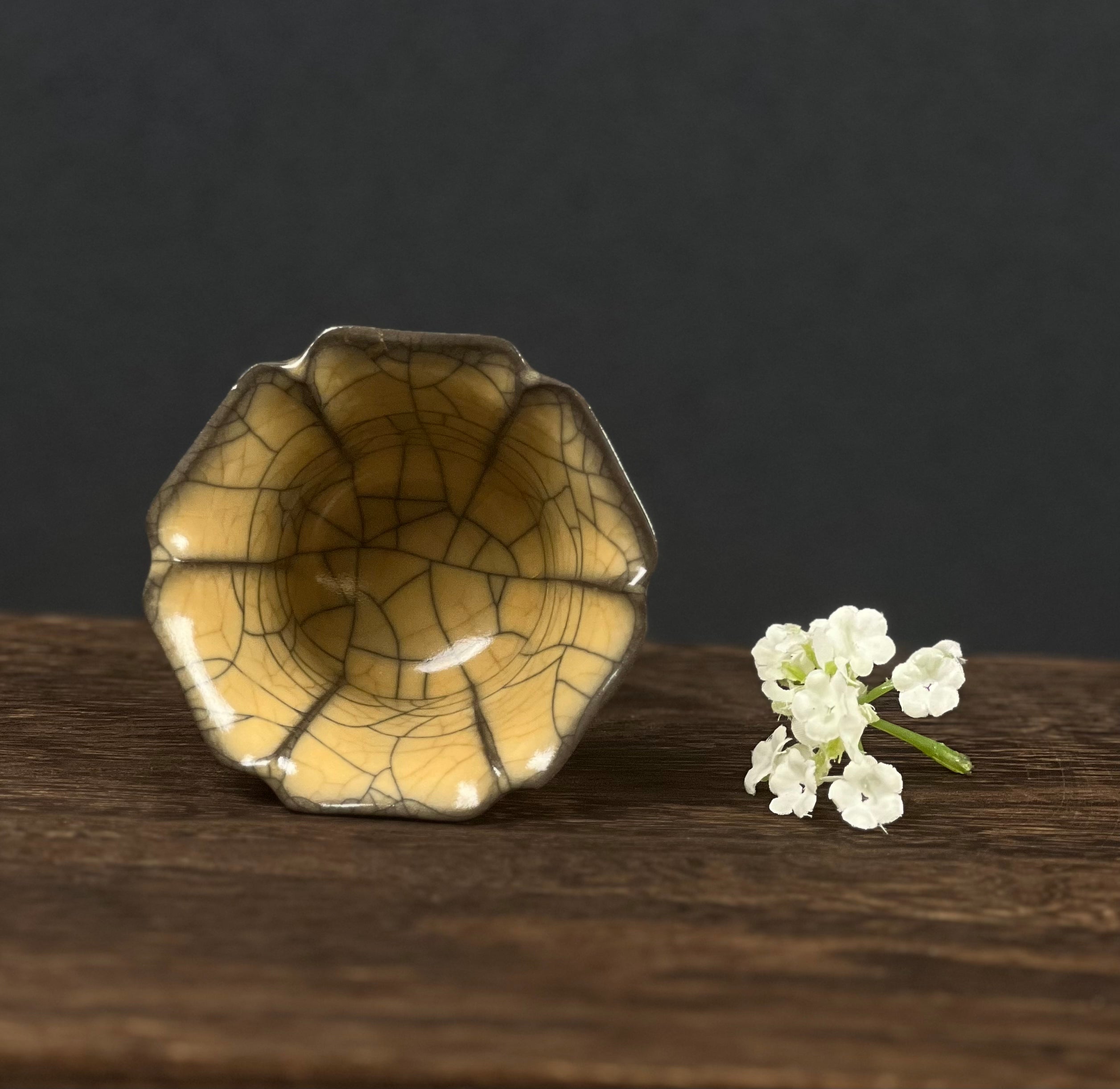 6 daed8180 5e6c 44b6 a60e eb50f7263fd9 – Ge-kiln Crackles Pattern Hexagonal Host Teacup by Kungfuyang