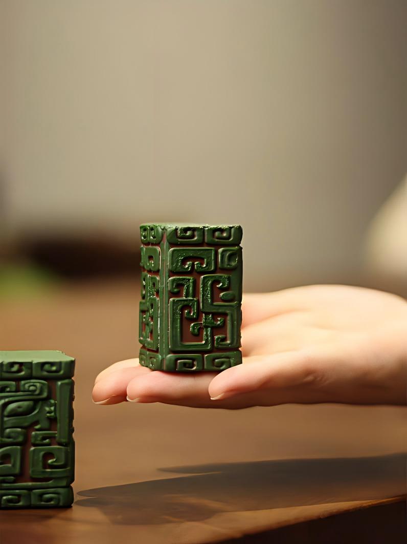 Zhuni clay lid rest with Minguo green decorative layer revealing warm red-orange body in carved lines by Kungfuyang