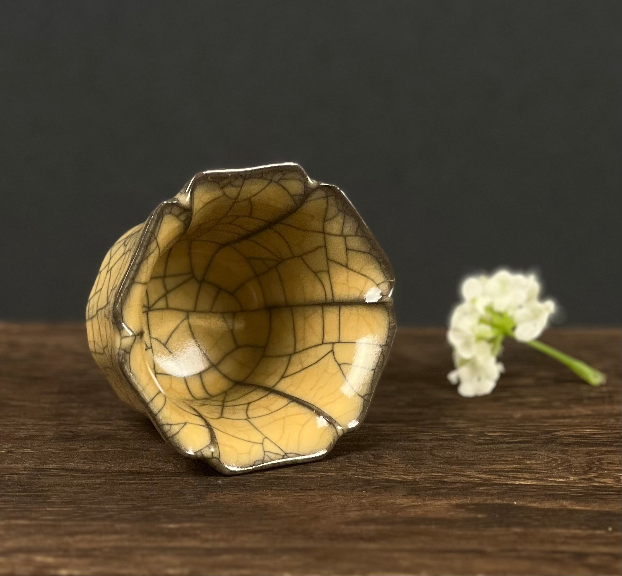 7 fdd7e145 445d 455d bc01 905ea25ef058 – Ge-kiln Crackles Pattern Hexagonal Host Teacup by Kungfuyang