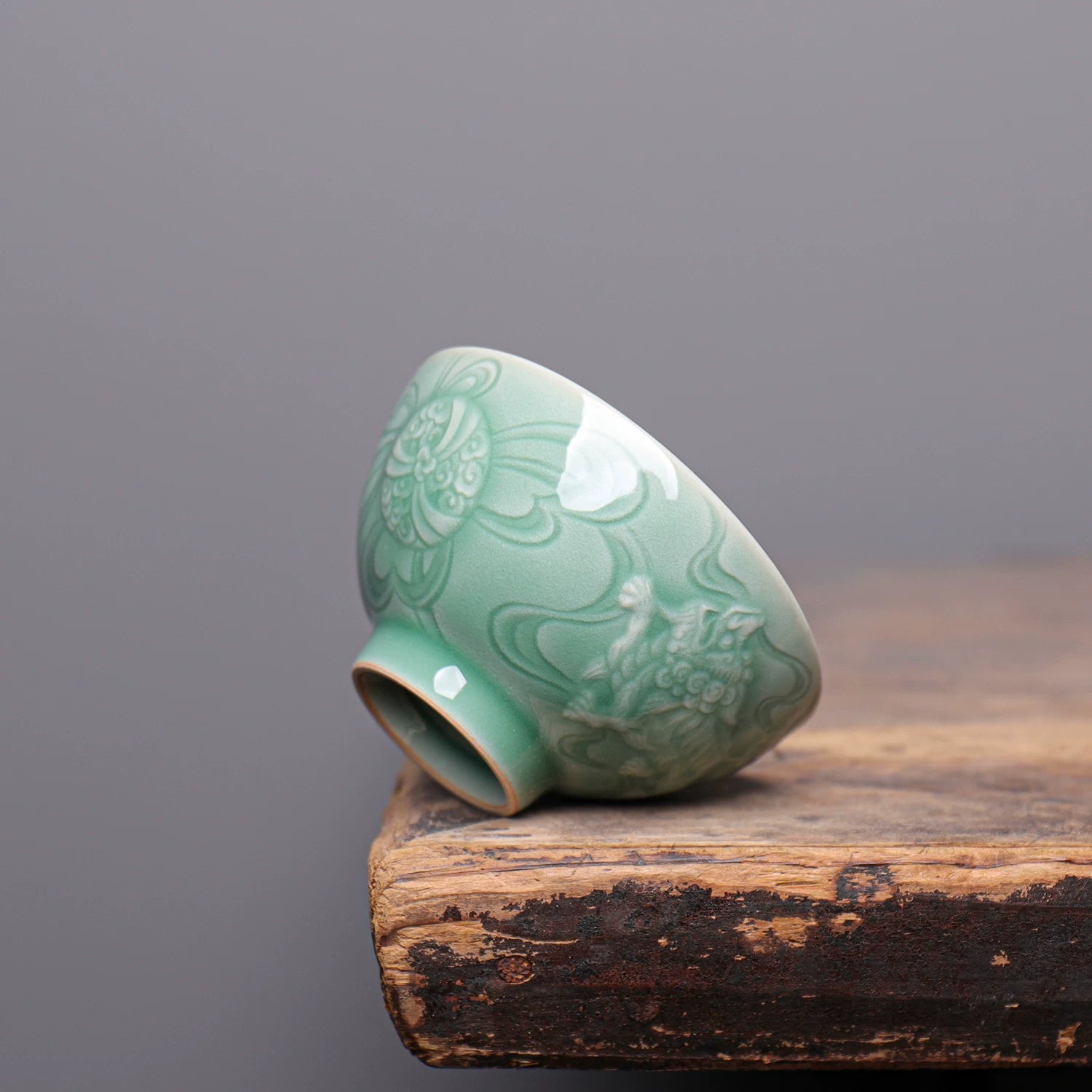 O1CN01NGHaZt1fhSQaheBt8 – Longquan Celadon “Lion Playing with Ball” Plum-Green Teacup by Kungfuyang