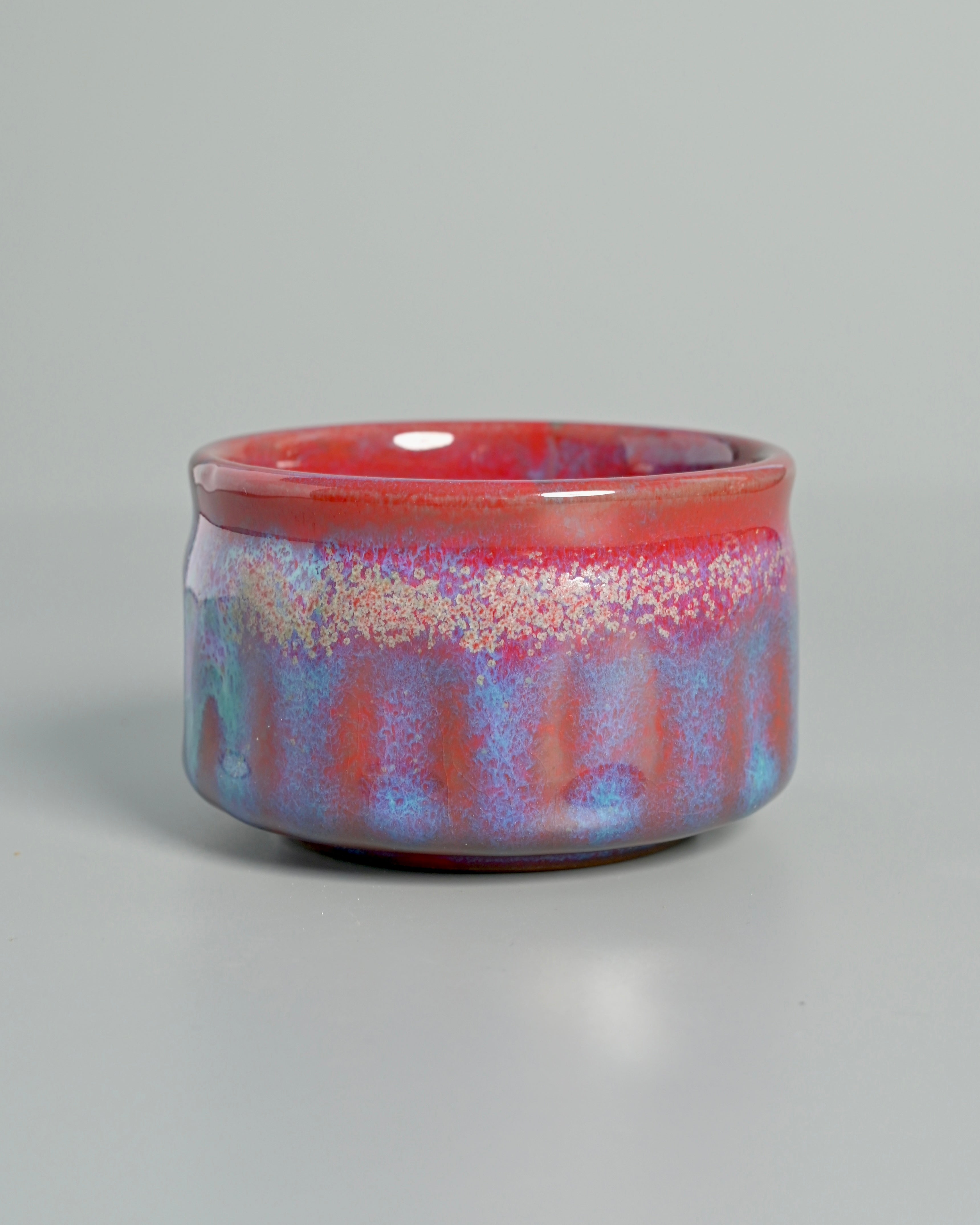 Irregular handmade surface preserving finger impressions and spontaneous forming marks by Kungfuyang