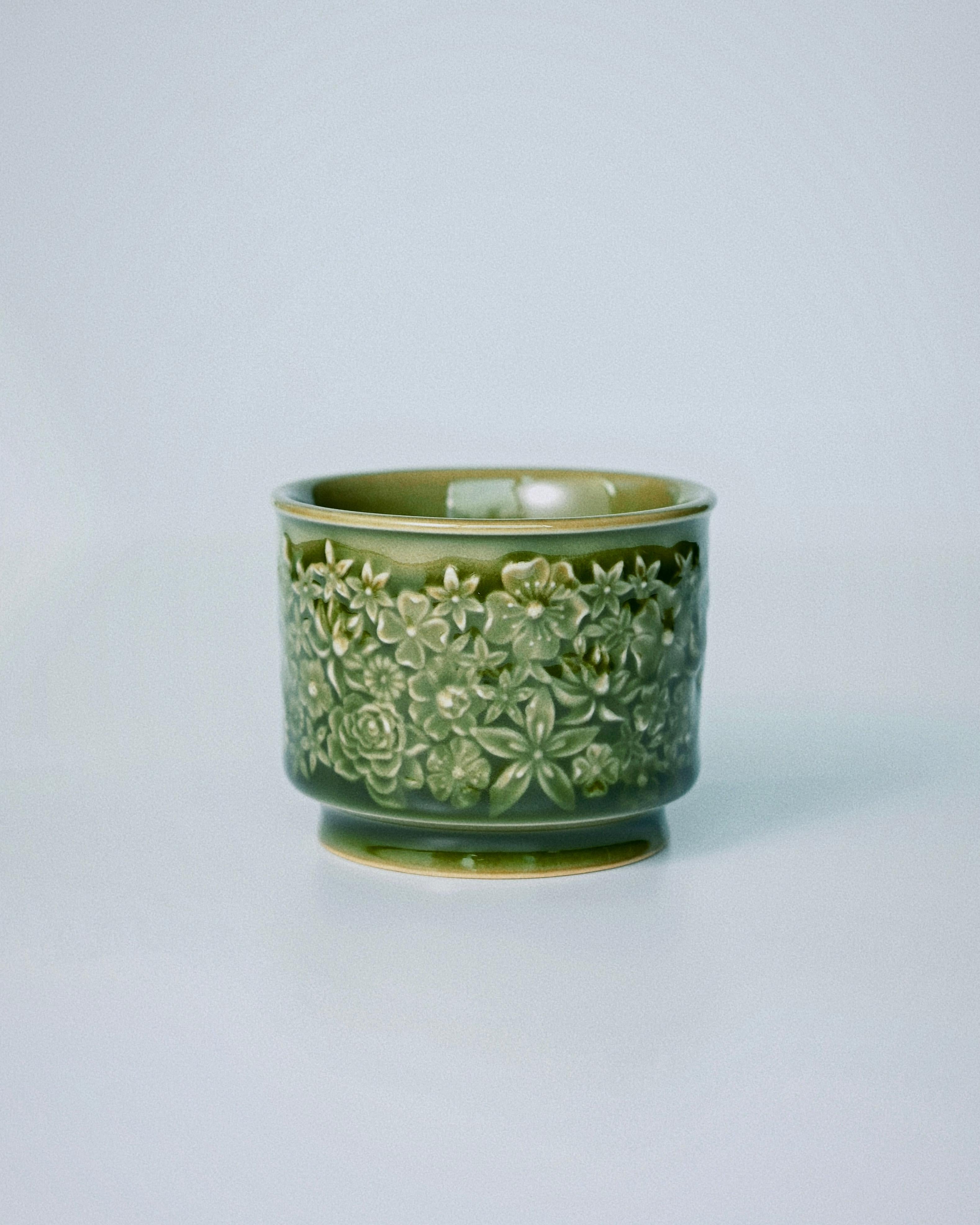 longquan celadon relief carving flowers master cup – Longquan Celadon "Hundred Flowers" Relief-Carving Master by Kungfuyang