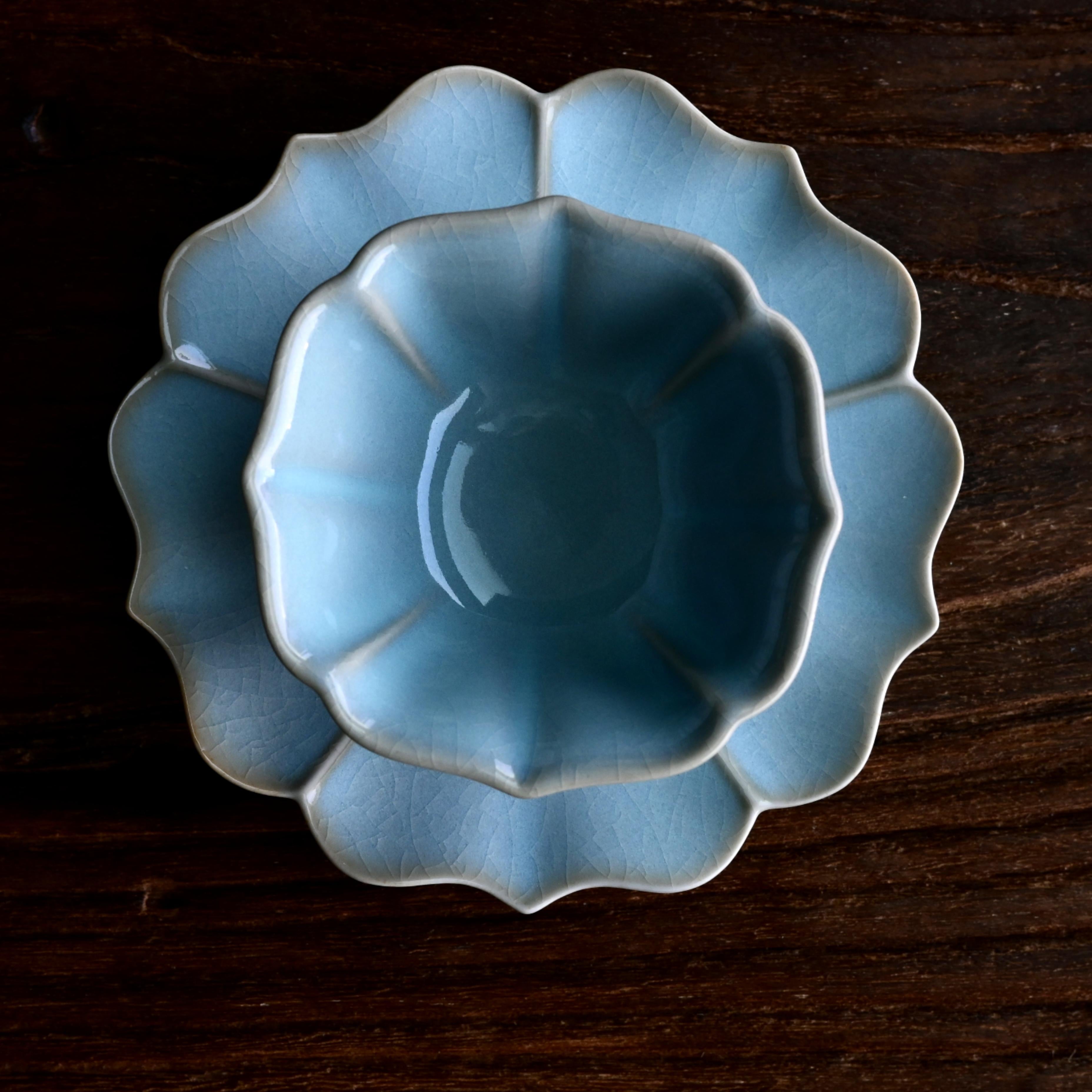 Kungfuyang Ru Ware Lotus Petal Host Teacup, detail 2