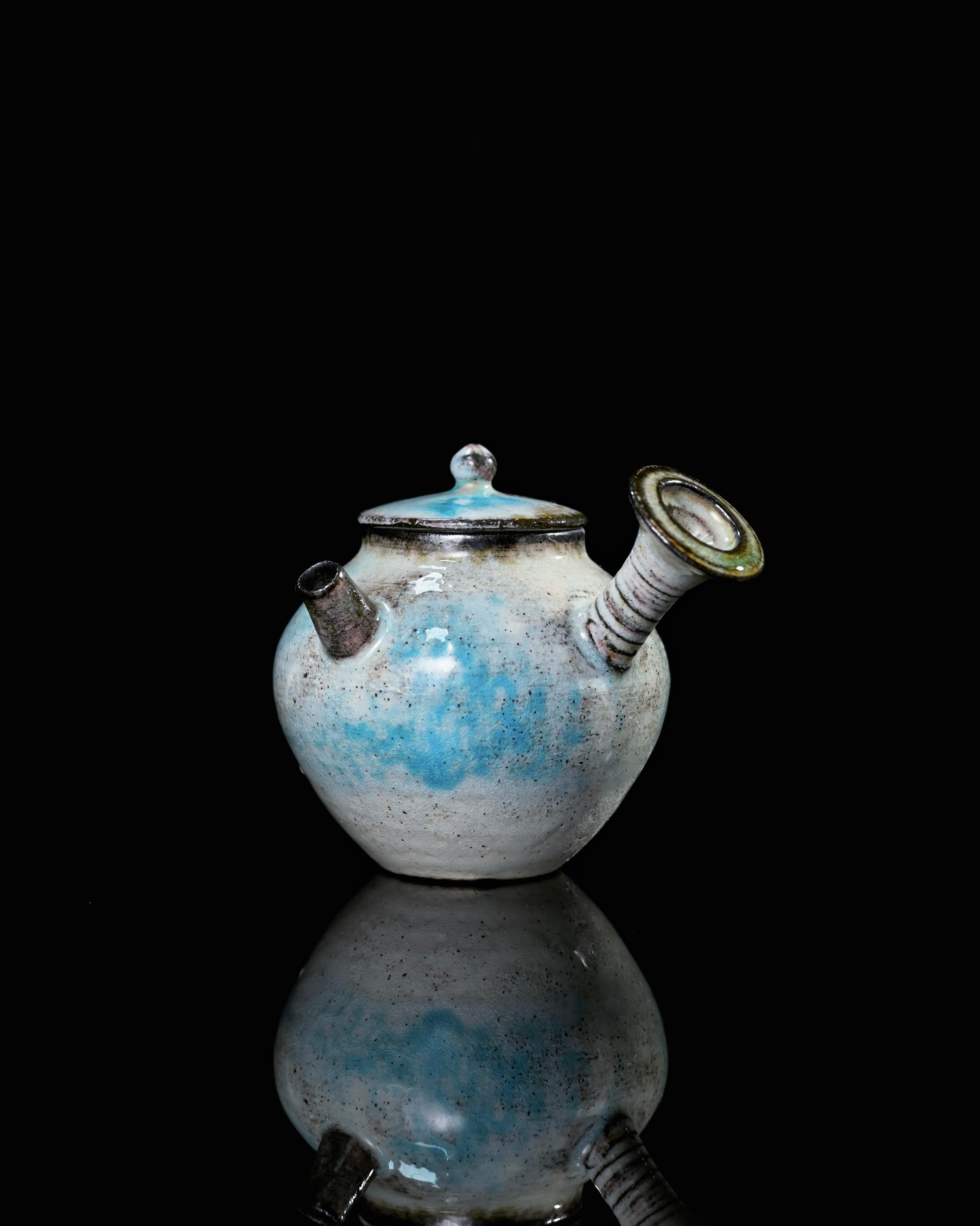 Blue-pink kiln transformation glaze showing soft color variations from soda wood-firing at 1300°C by Kungfuyang