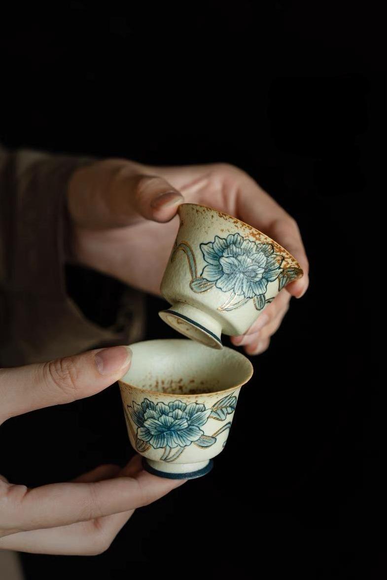 Blue and White Caramel glaze tea cup – Old Clay Blue-and-White Volcanic Stone Caramel Glaze Teacup by Kungfuyang