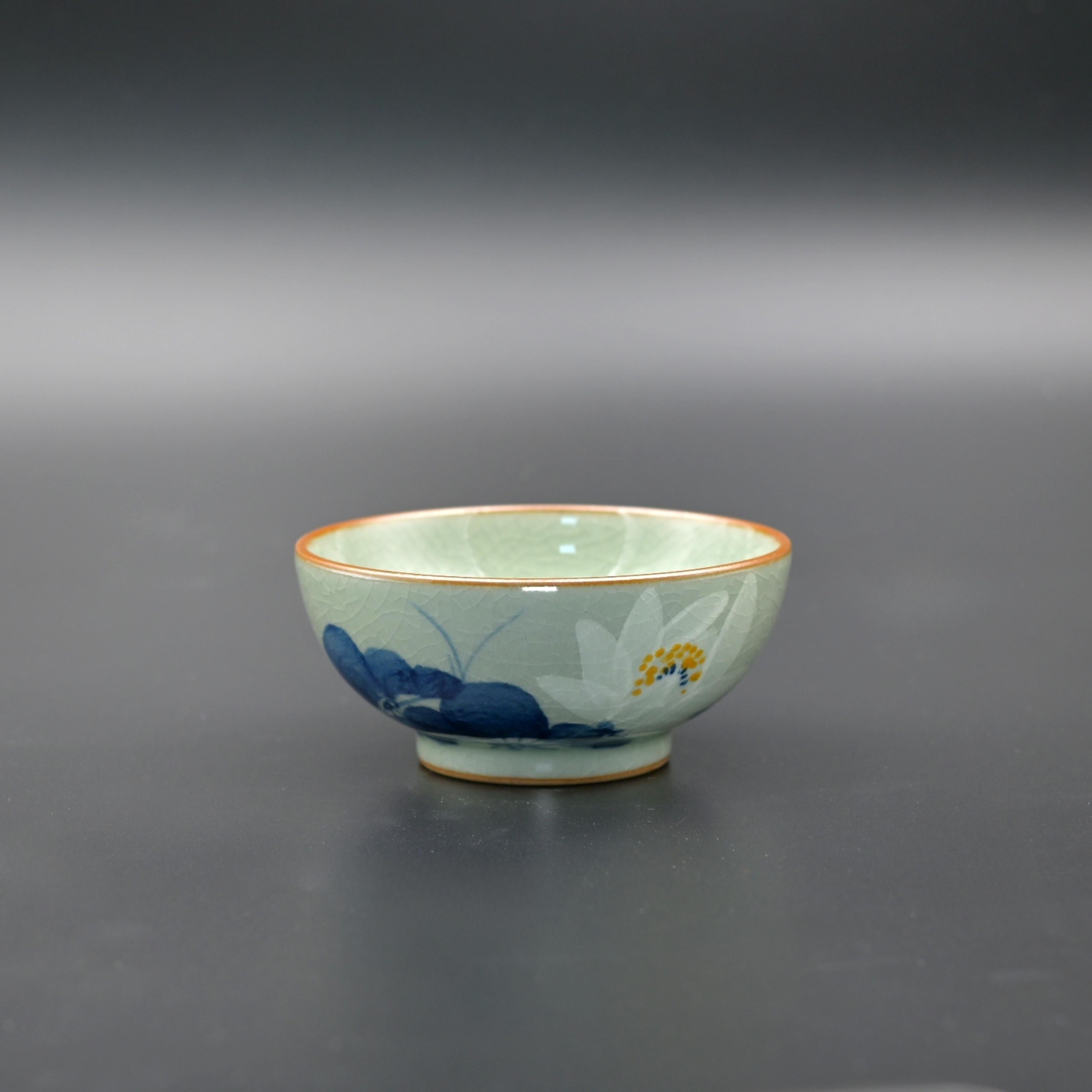 Kungfuyang Jingdezhen Hand-Painted Lotus Patterns Blue and White, product view 1