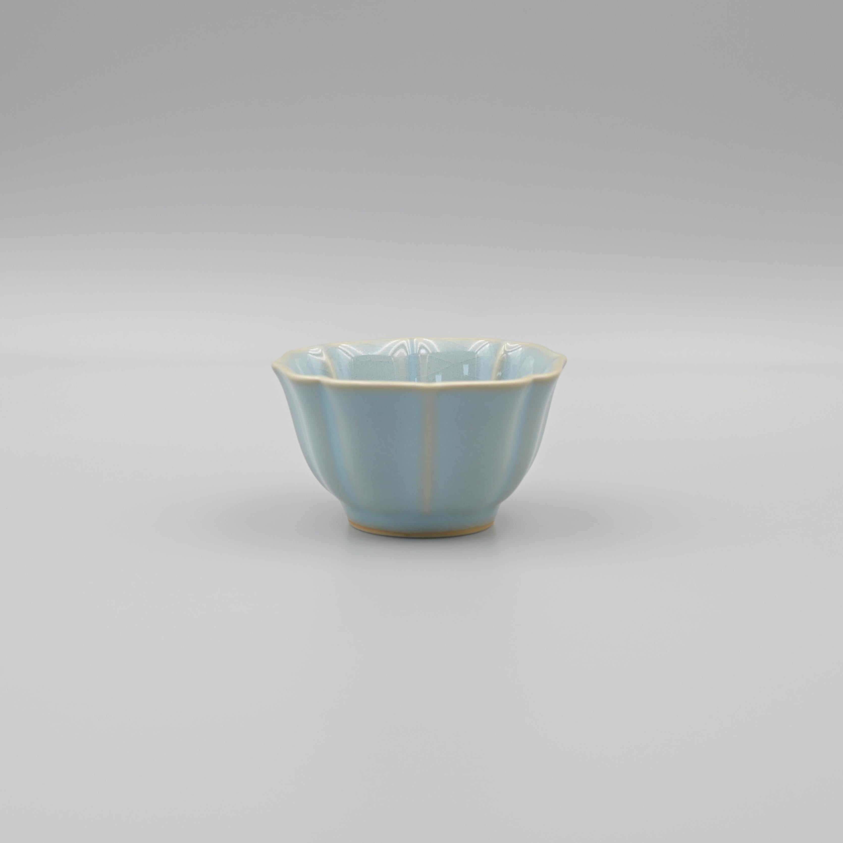 Kungfuyang Ru Ware Lotus Petal Host Teacup, product view 1