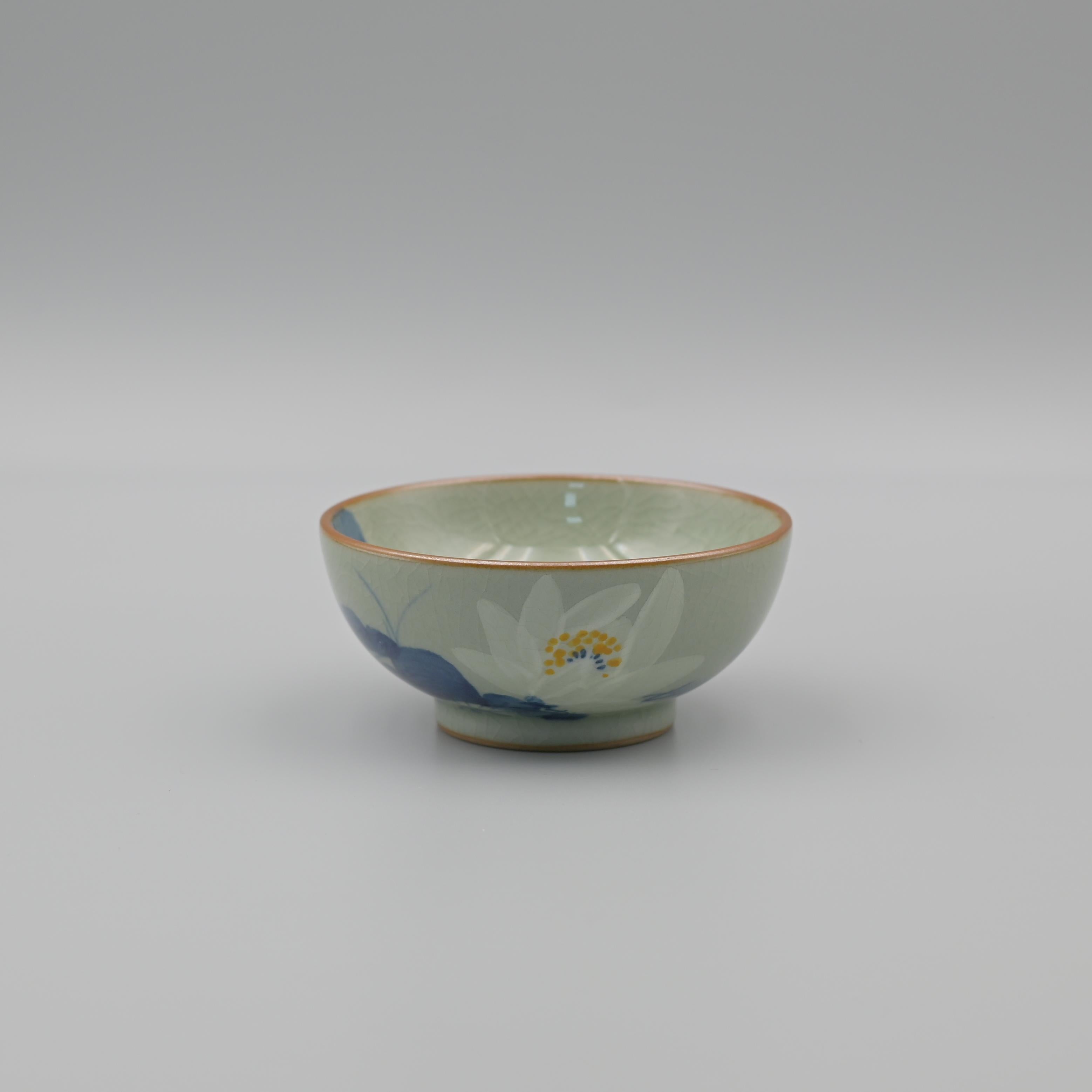 Kungfuyang Jingdezhen Hand-Painted Lotus Patterns Blue and White, product view 2