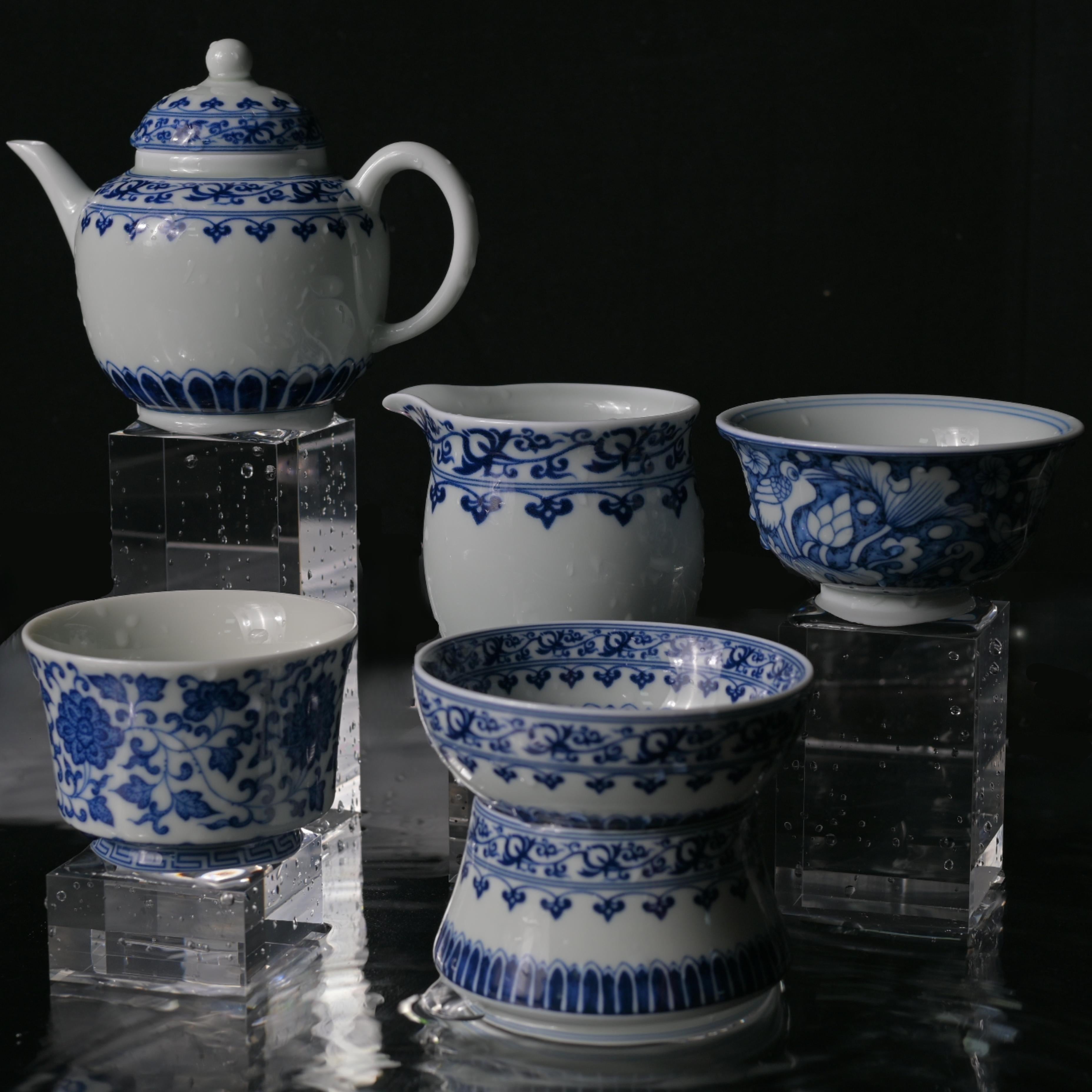 Kungfuyang Jingdezhen Blue and White Lotus Scroll Teapot, product view 3