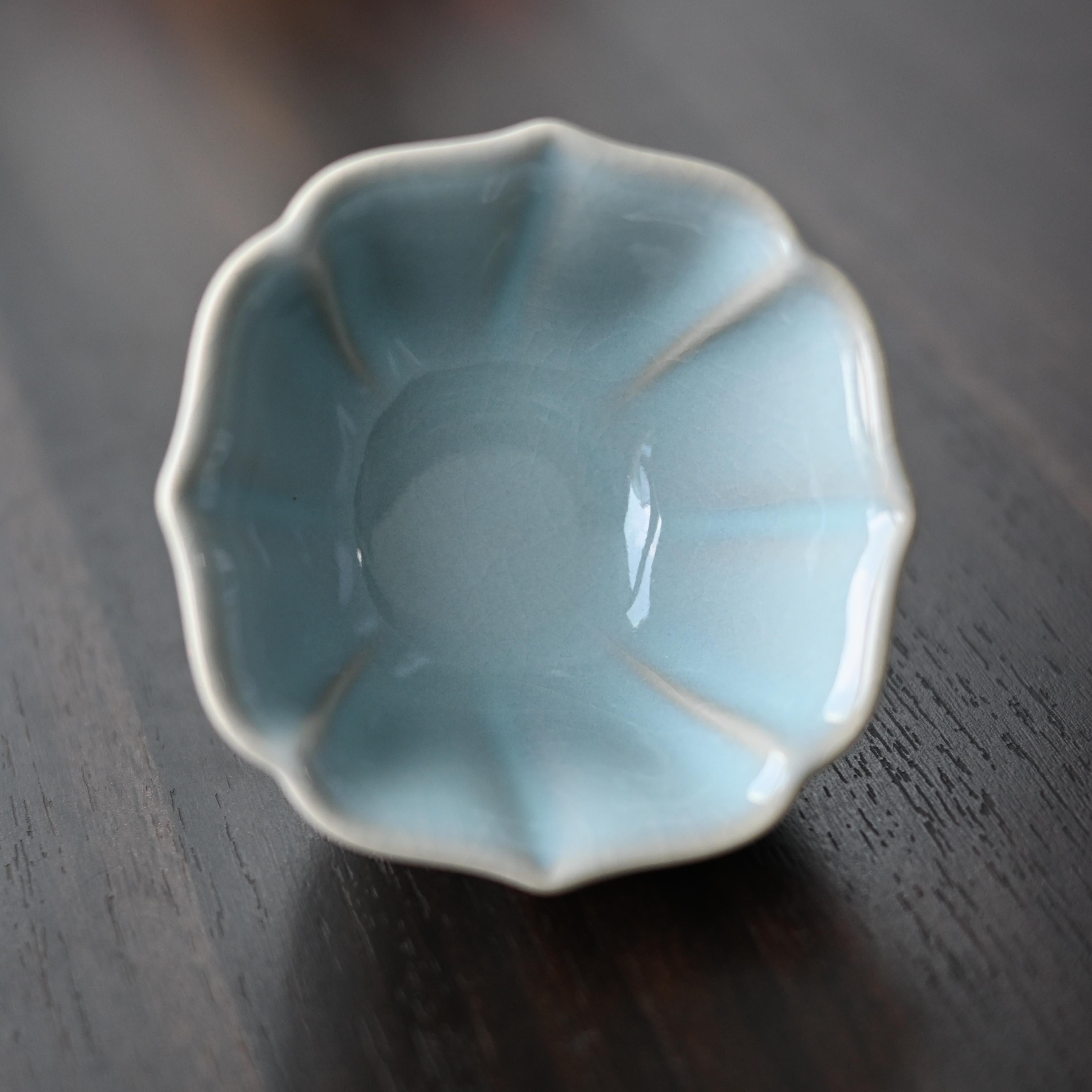 Kungfuyang Ru Ware Lotus Petal Host Teacup, product view 4