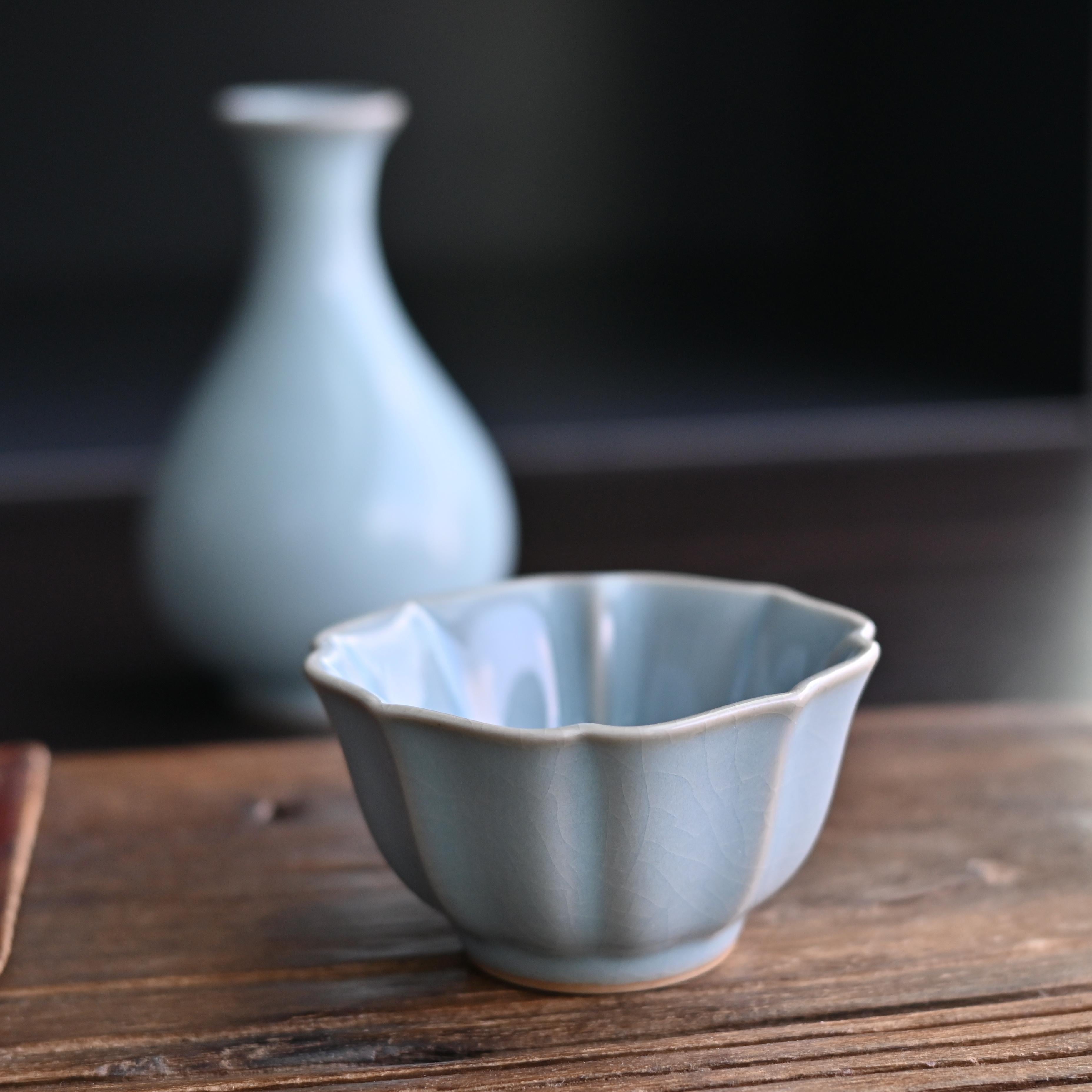 Kungfuyang Ru Ware Lotus Petal Host Teacup, product view 5