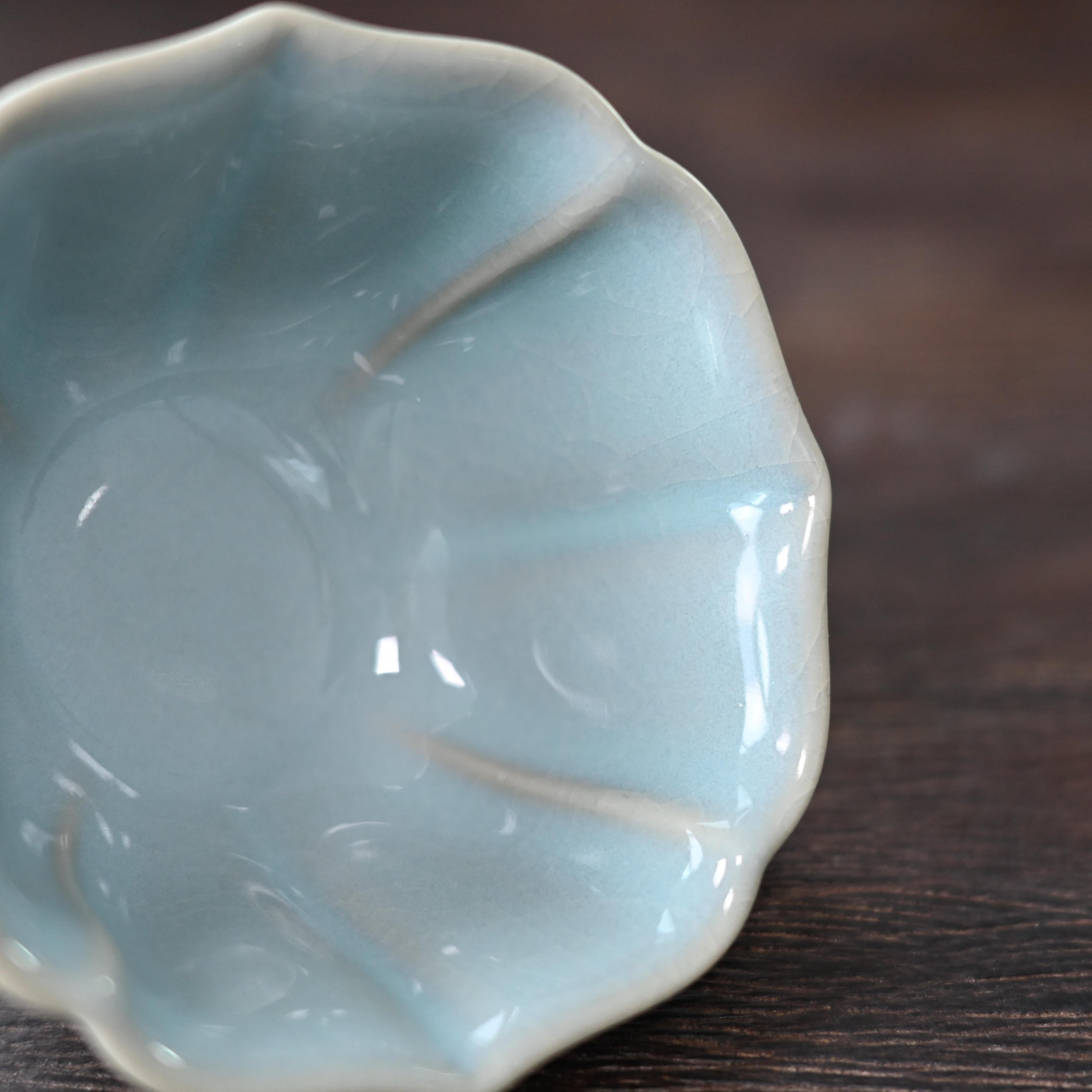 Kungfuyang Ru Ware Lotus Petal Host Teacup, product view 8