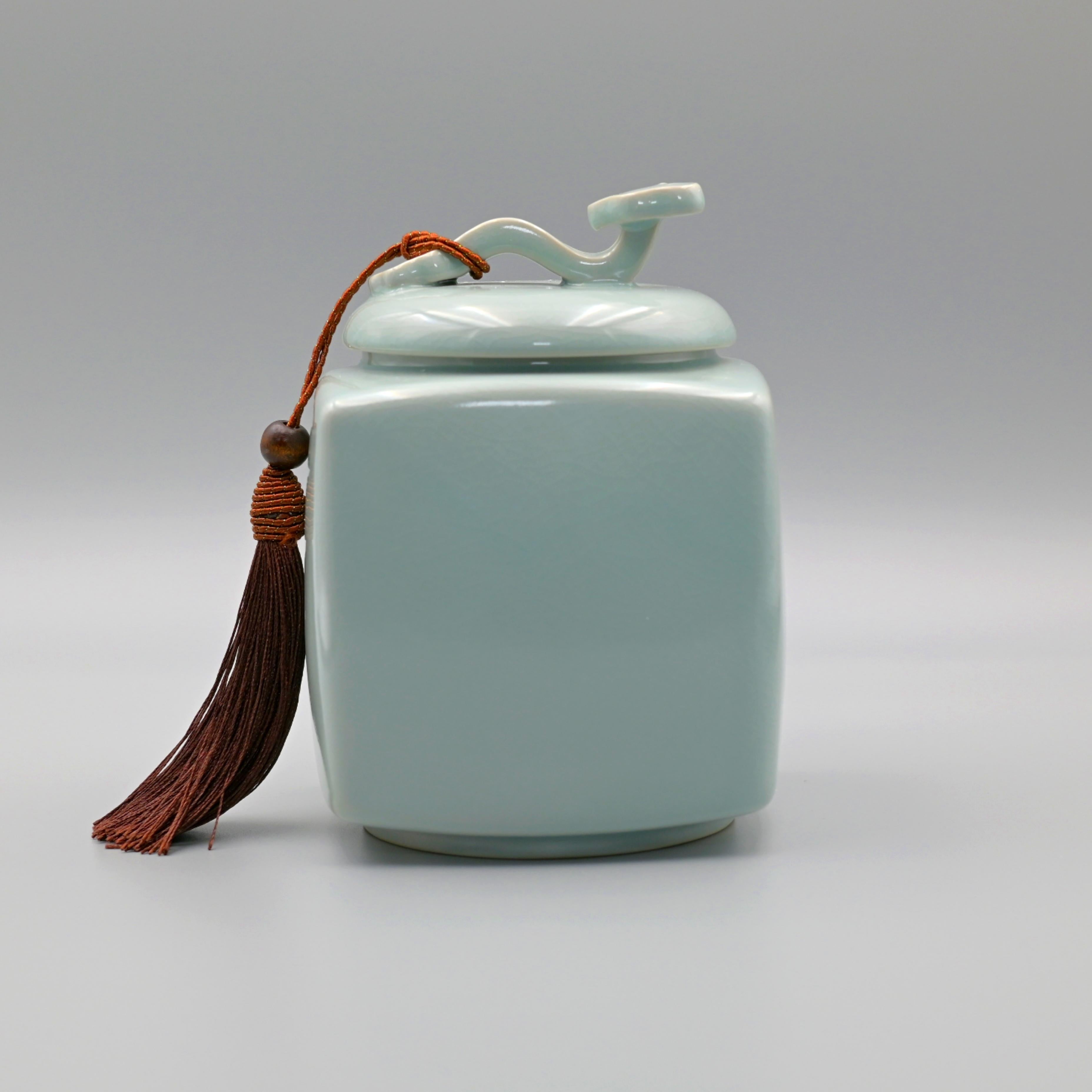 Kungfuyang Ru Porcelain Large Capacity Tea Jar / Tea Canister 1000ml, product view 1