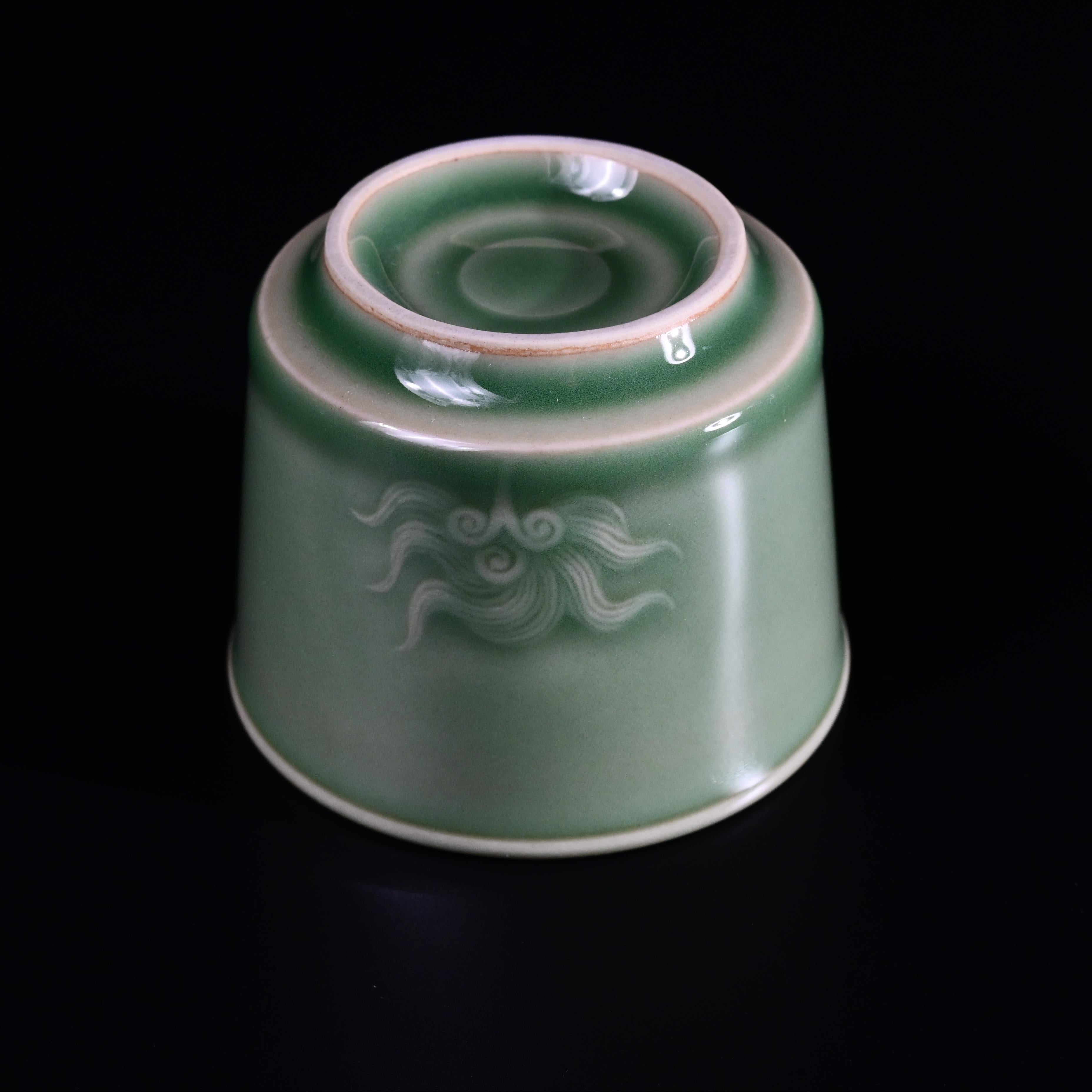 Kungfuyang Longquan Celadon Martial Lion Design Hand-carved Host Teacup, product view 3