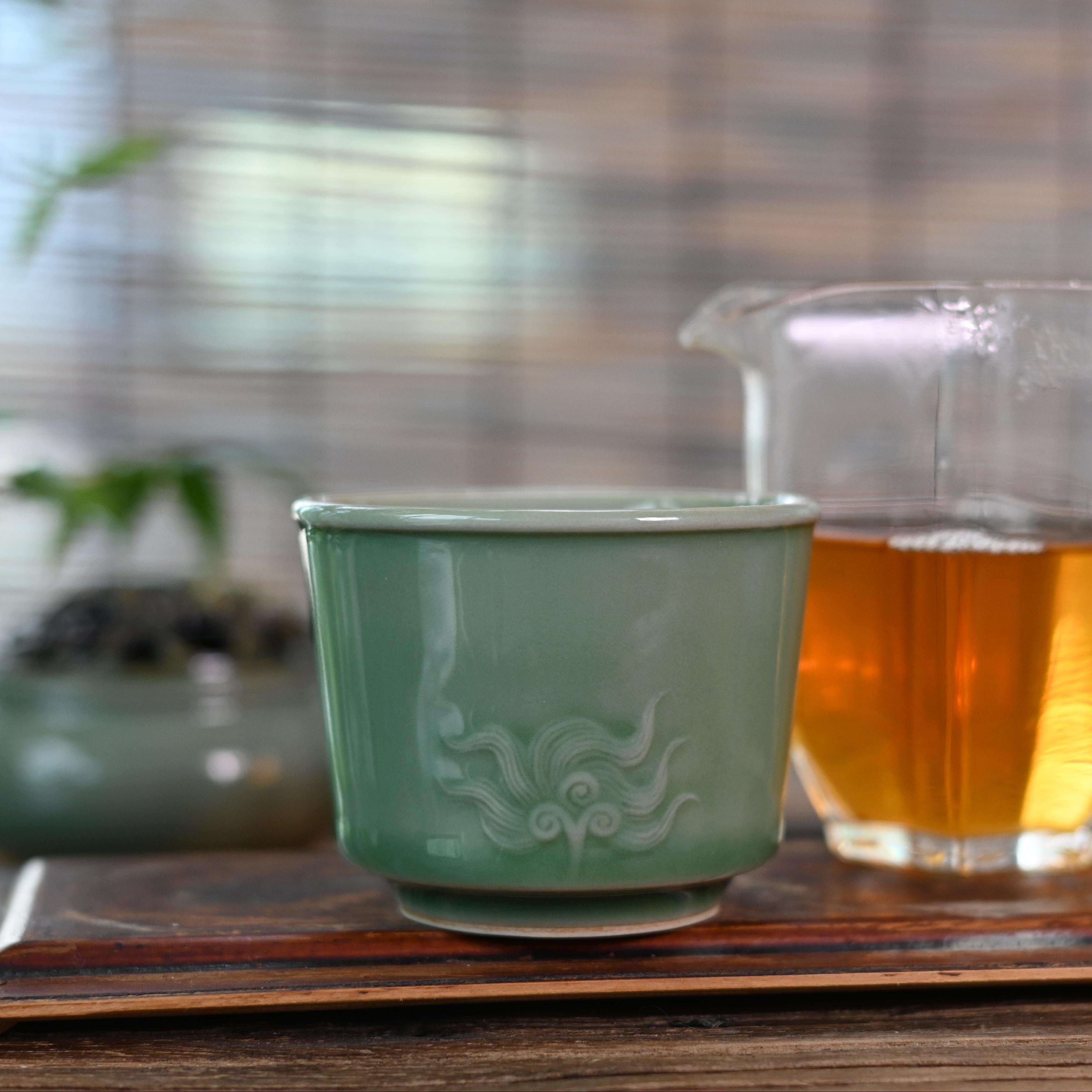 Kungfuyang Longquan Celadon Martial Lion Design Hand-carved Host Teacup, product view 6