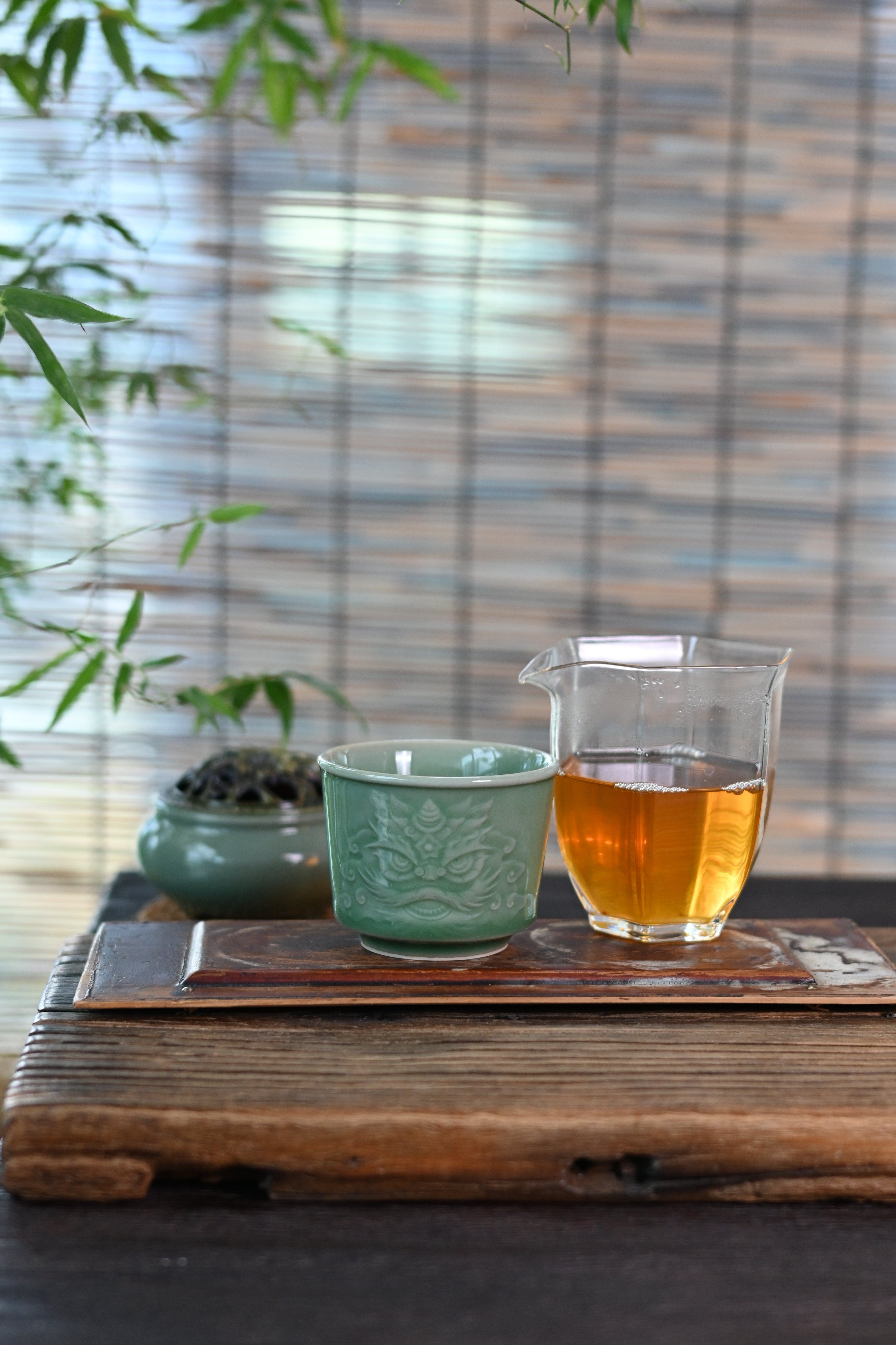Kungfuyang Longquan Celadon Martial Lion Design Hand-carved Host Teacup, product view 7