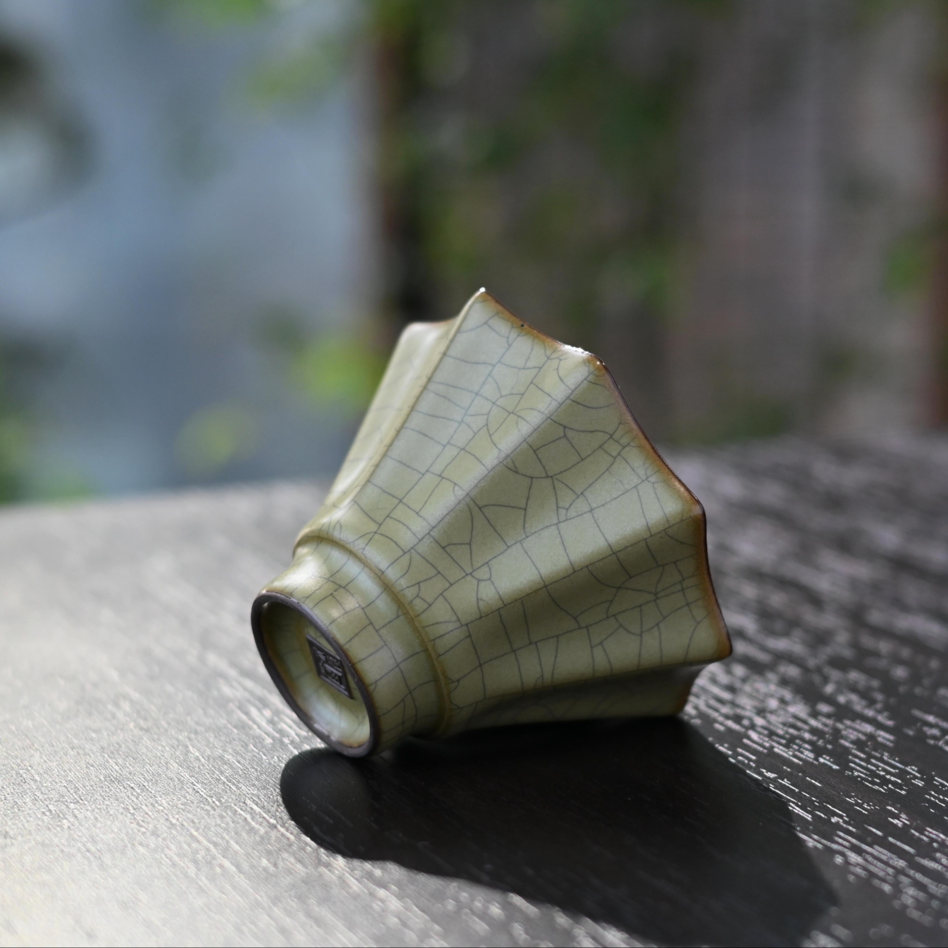 Kungfuyang Longquan Celadon – Ge Kiln Enneagon Flower Shape Host Teacup, product view 5