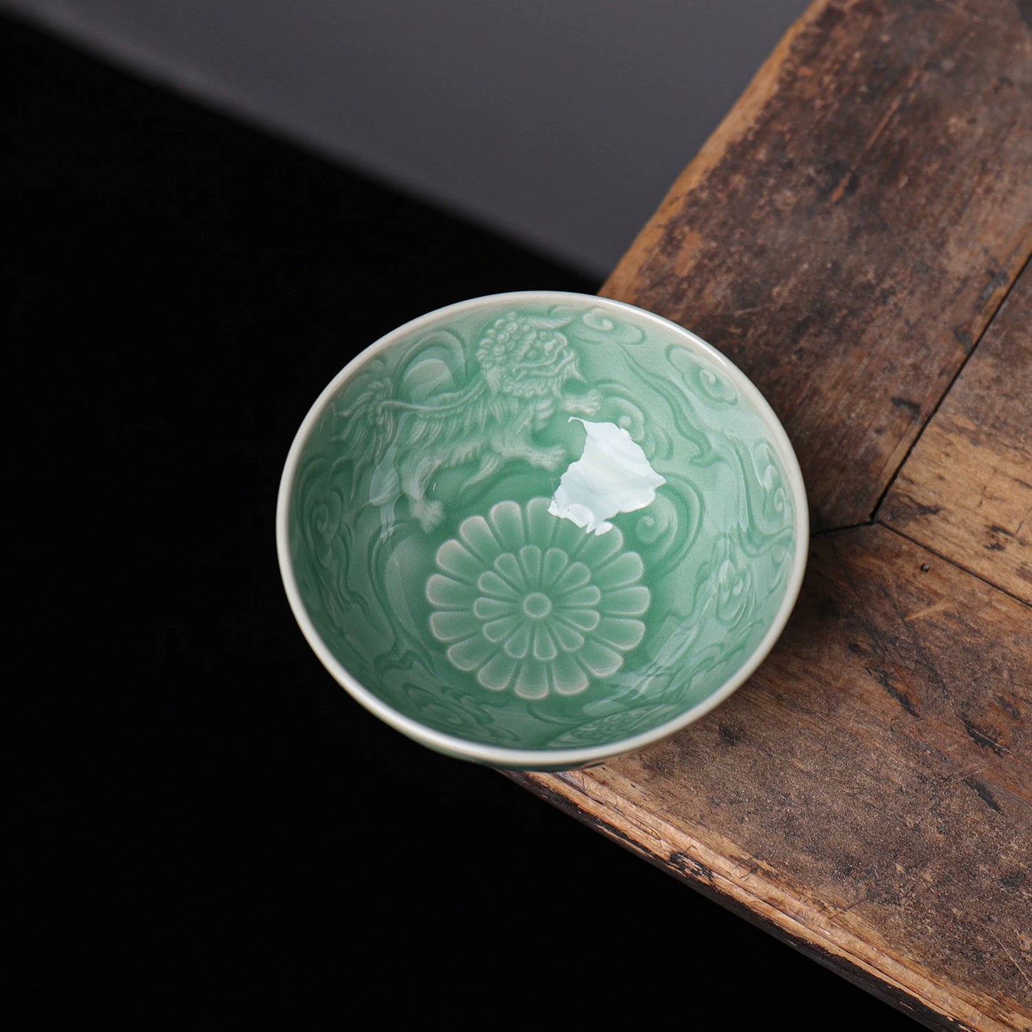 O1CN01DBjHAN1fhSQaWfDxm – Longquan Celadon “Lion Playing with Ball” Plum-Green Teacup by Kungfuyang