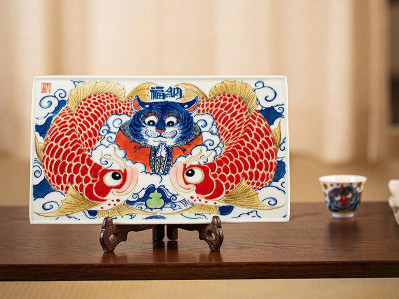 O1CN01ExWcis1WcZf9PbhNv 1 – Underglaze Polychrome Dragon and Fish Dry Tea Tray by Kungfuyang