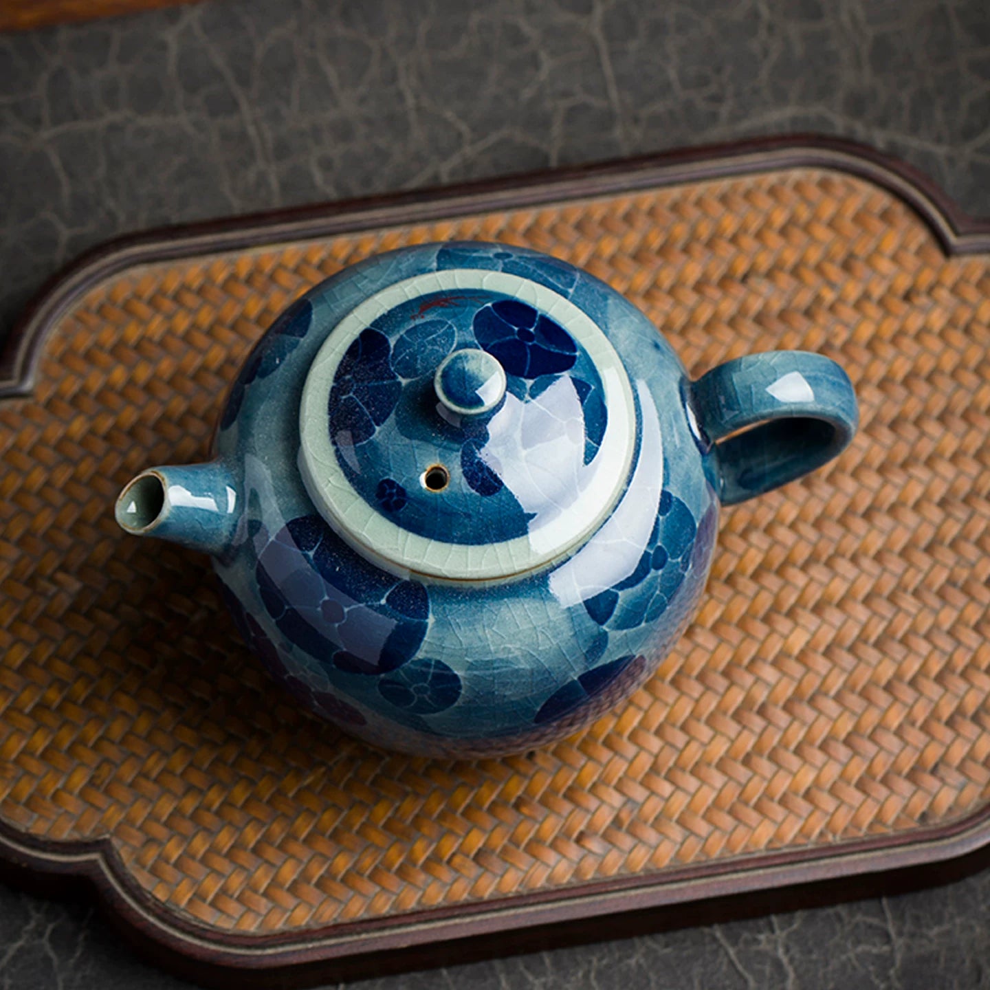 O1CN01Zq5FXS1MG00753Rnh – Jingdezhen Hand-Painted Lotus Pond Blue and White Porcelain by Kungfuyang