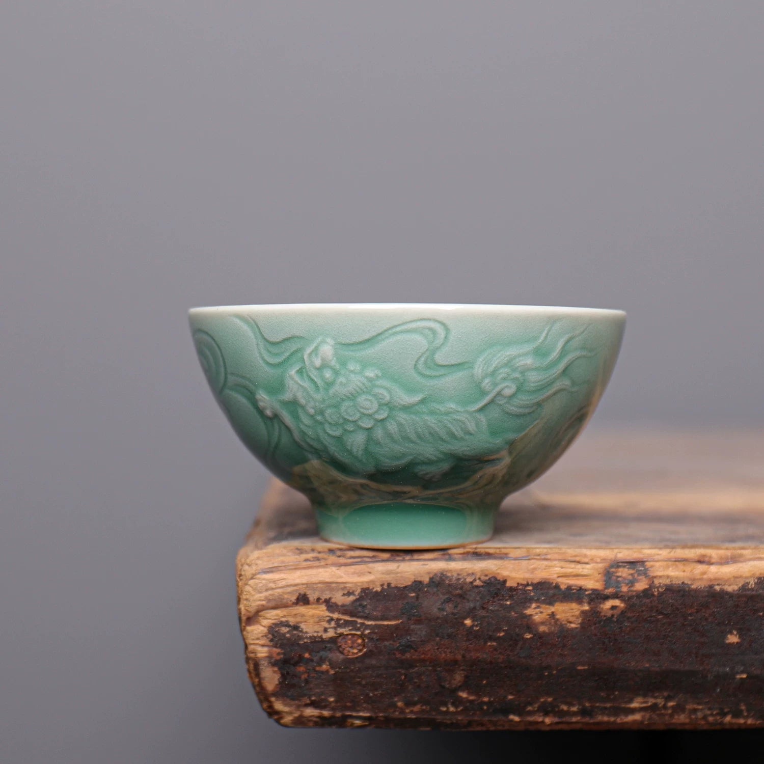 O1CN01zH2Tio1fhSQZkyTwn – Longquan Celadon “Lion Playing with Ball” Plum-Green Teacup by Kungfuyang