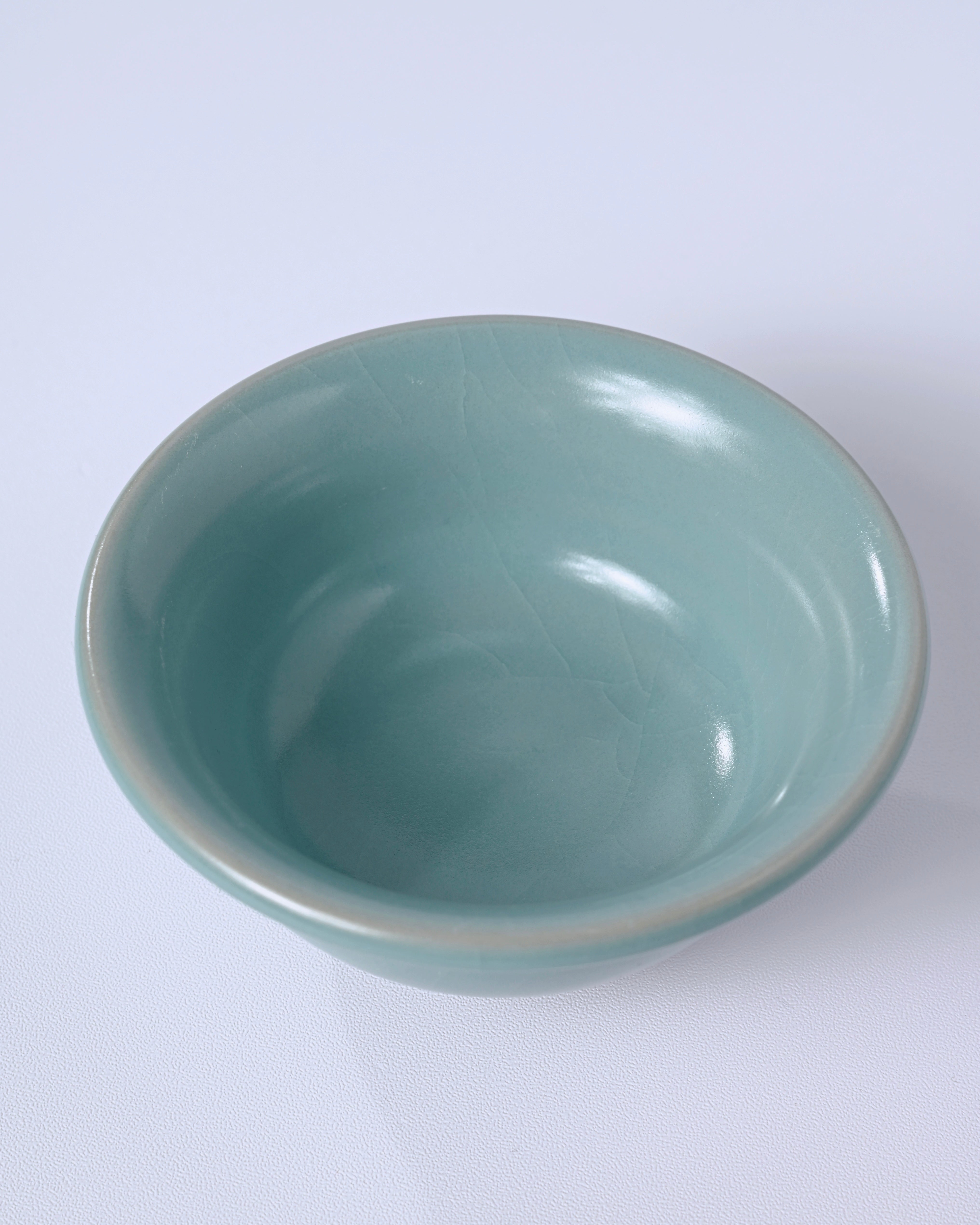 Handcrafted Ru ware cup with refined glaze surface and willow-leaf patterned crackle formations by Kungfuyang