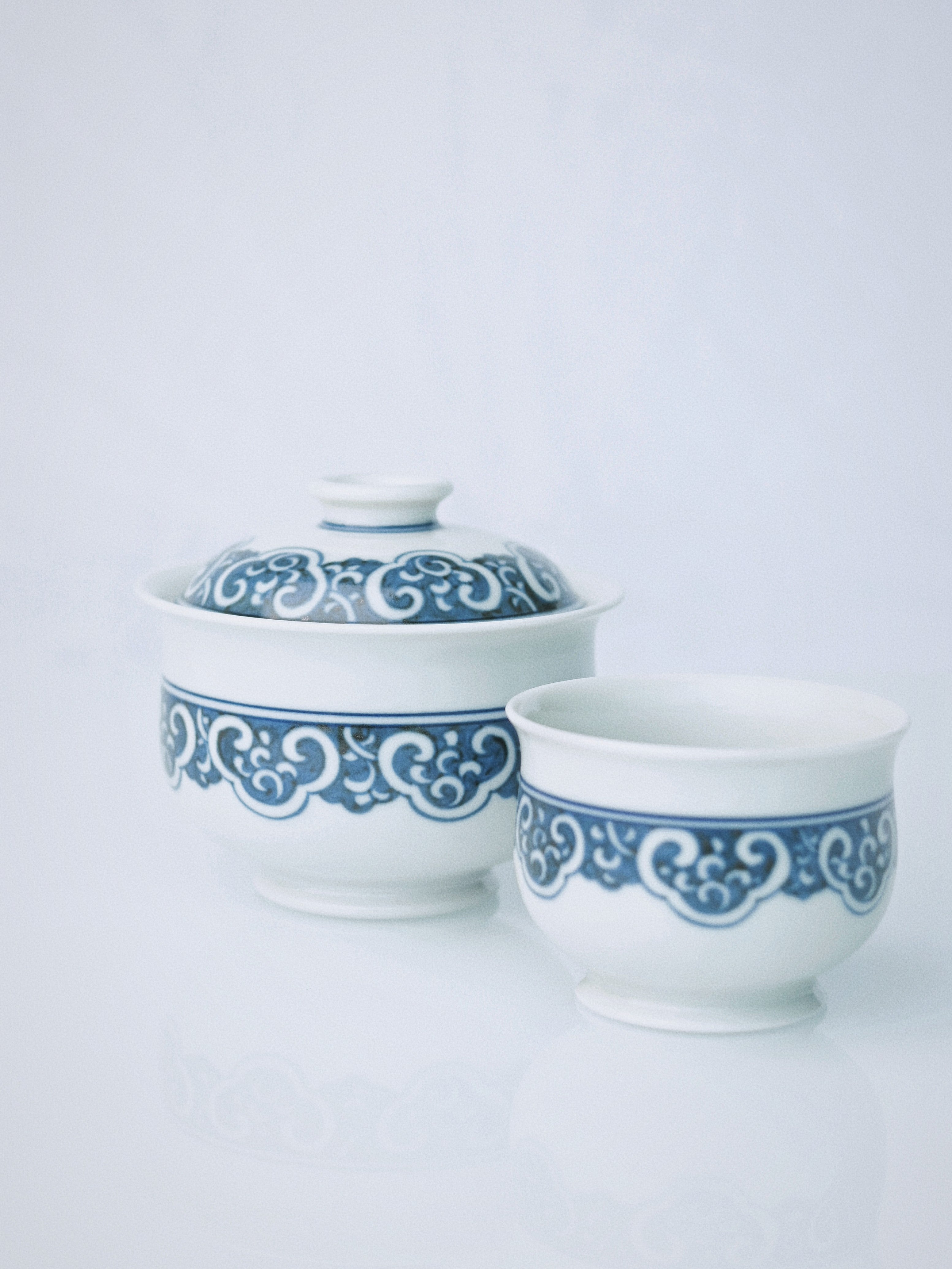 jingdezhen hand painted underglaze baoxiang pattern gaiwan set – Jingdezhen Imperial Blue-and-White Ruyi Gaiwan Set by