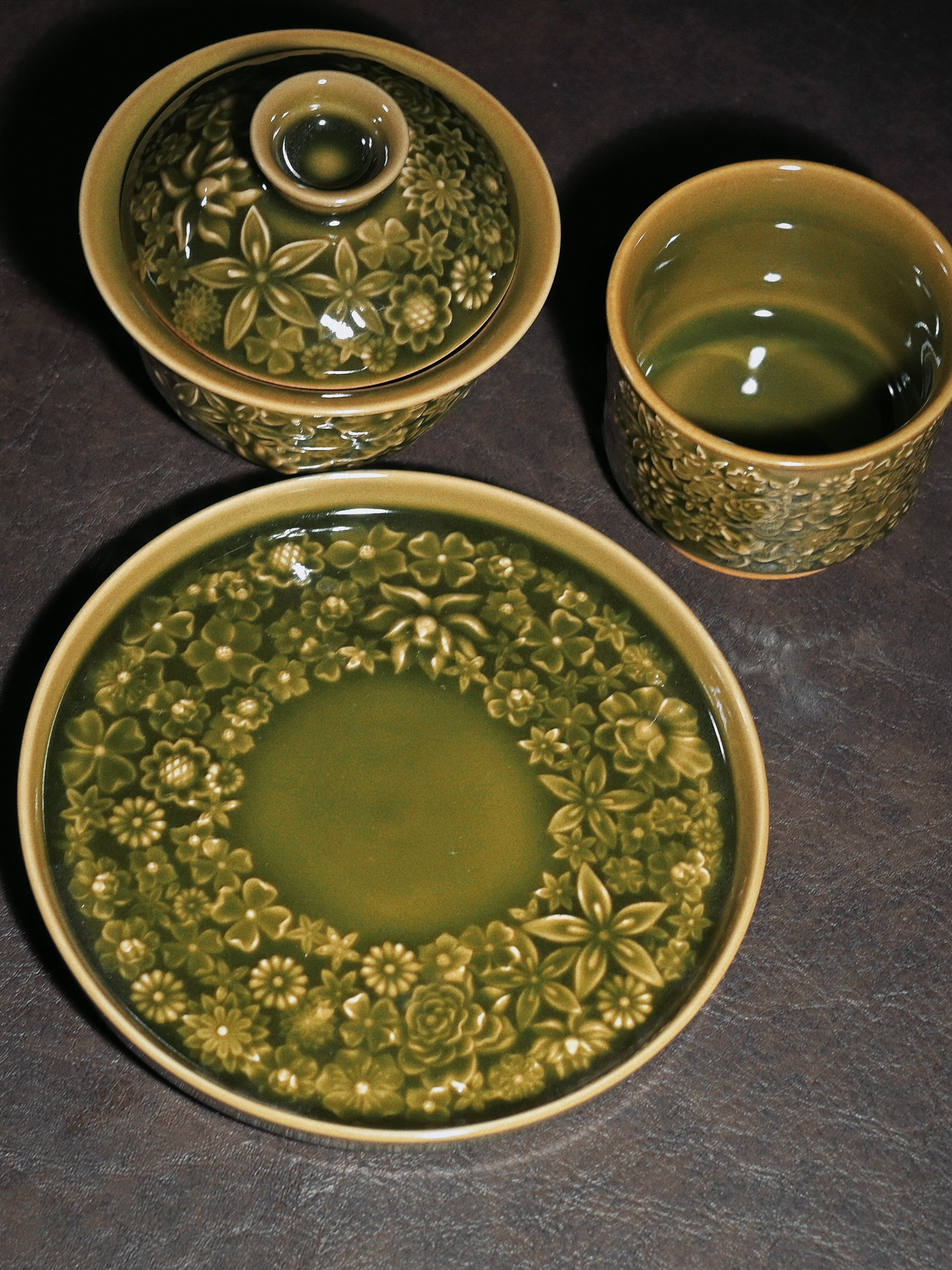 longquan celadon gaiwan with saucer – Longquan Celadon "Hundred Flowers" Relief-Carved Three-Piece by Kungfuyang