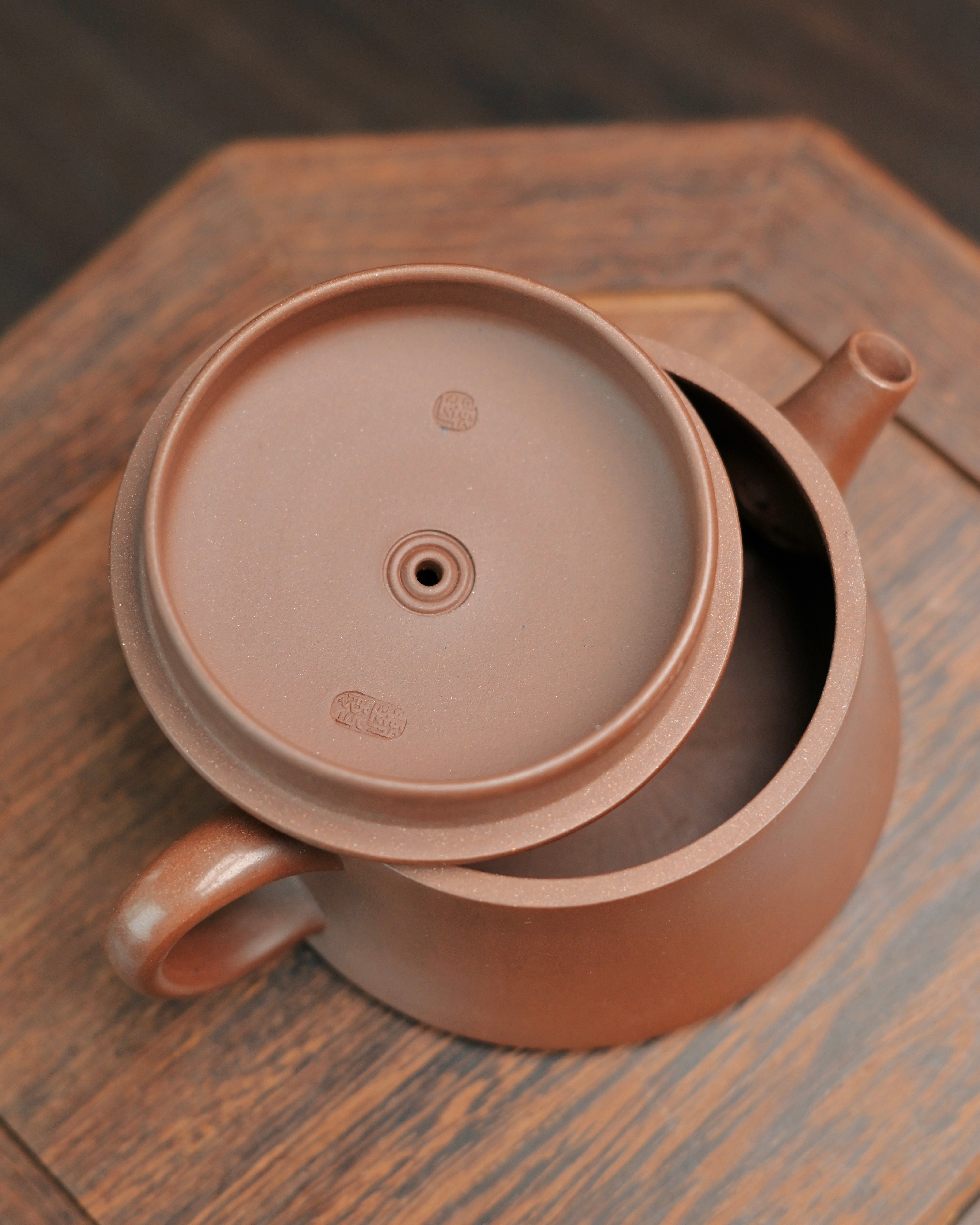 handmade yixing zisha dicao qing plinth – Handmade Yixing Zisha "Dicao Qing" Plinth Teapot by Kungfuyang