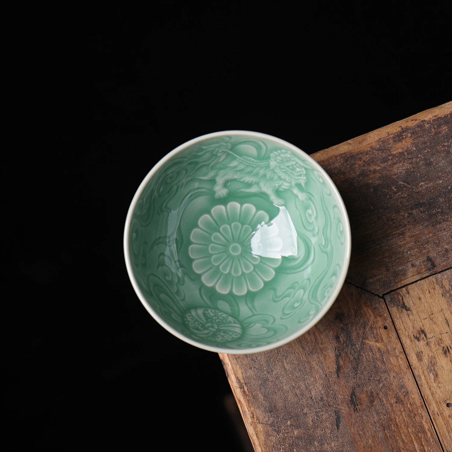 O1CN012wpgZw1fhSQV5dy65 – Longquan Celadon “Lion Playing with Ball” Plum-Green Teacup by Kungfuyang