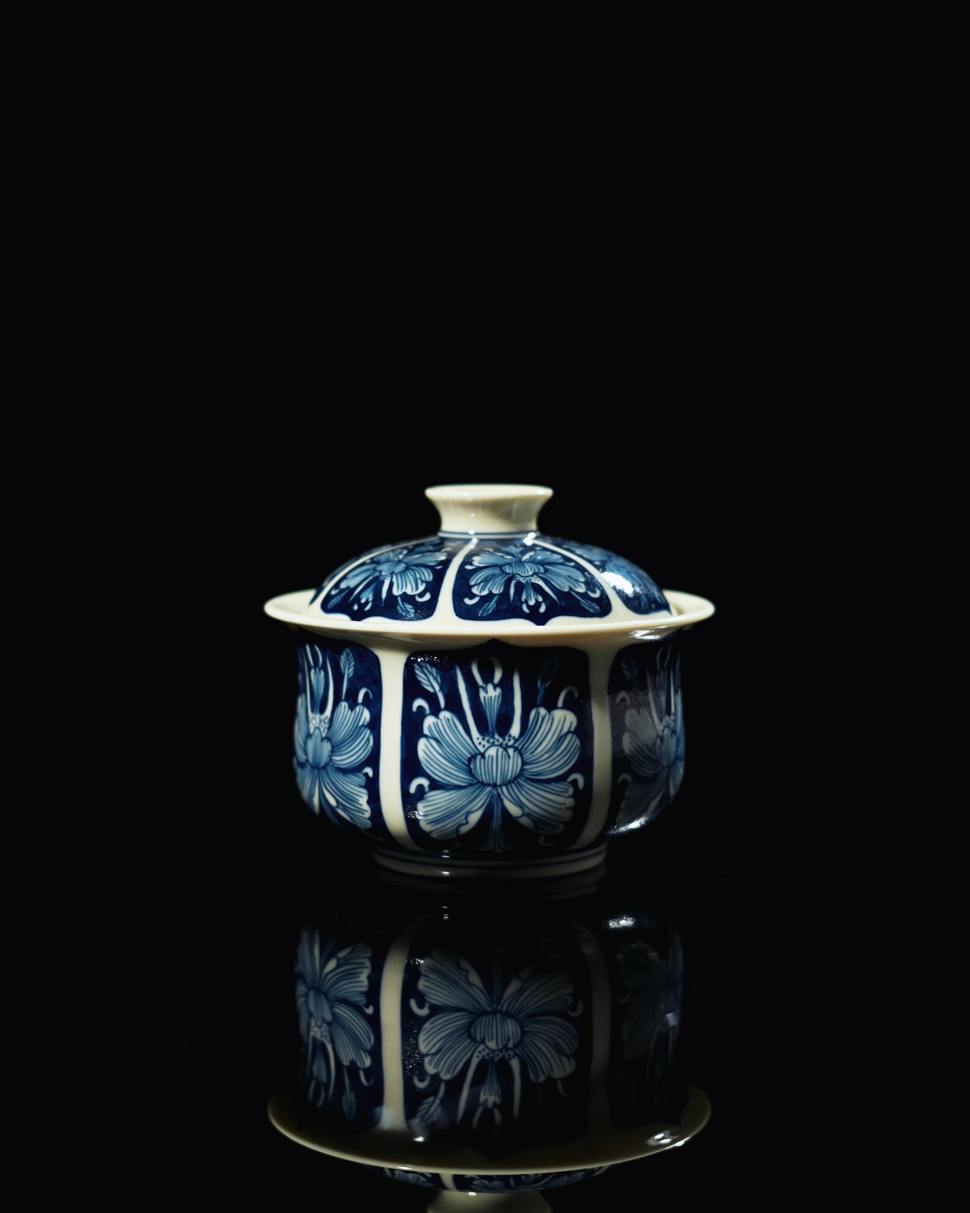 jingdezhen hand painted porcelain gaiwan – Antique-Style Blue-and-White Peony Gaiwan 140ml by Kungfuyang
