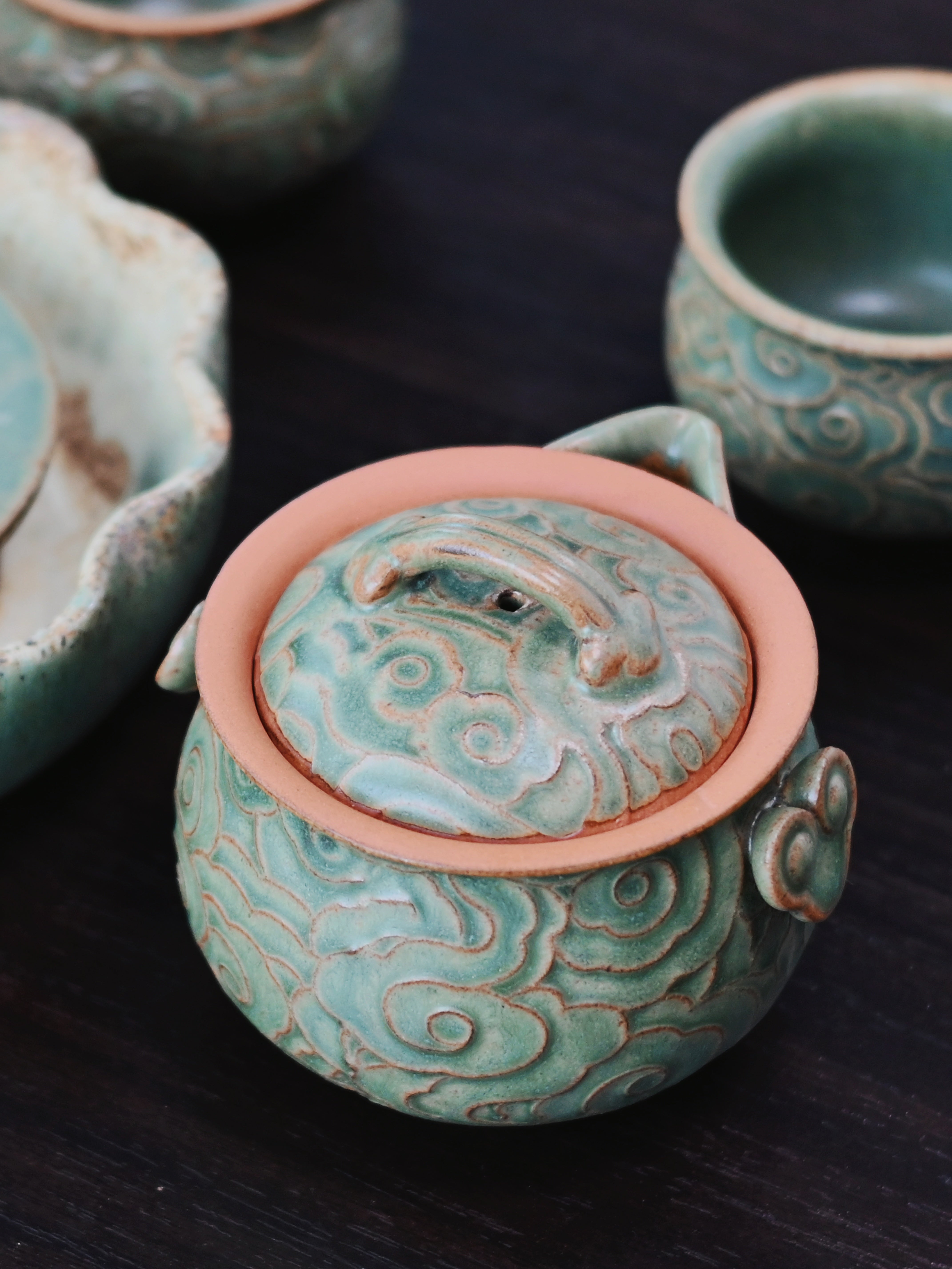 ceramic hand grab teapot and gaiwan set – Clouds & Ruyi Retro Gongfu Tea Set by Kungfuyang