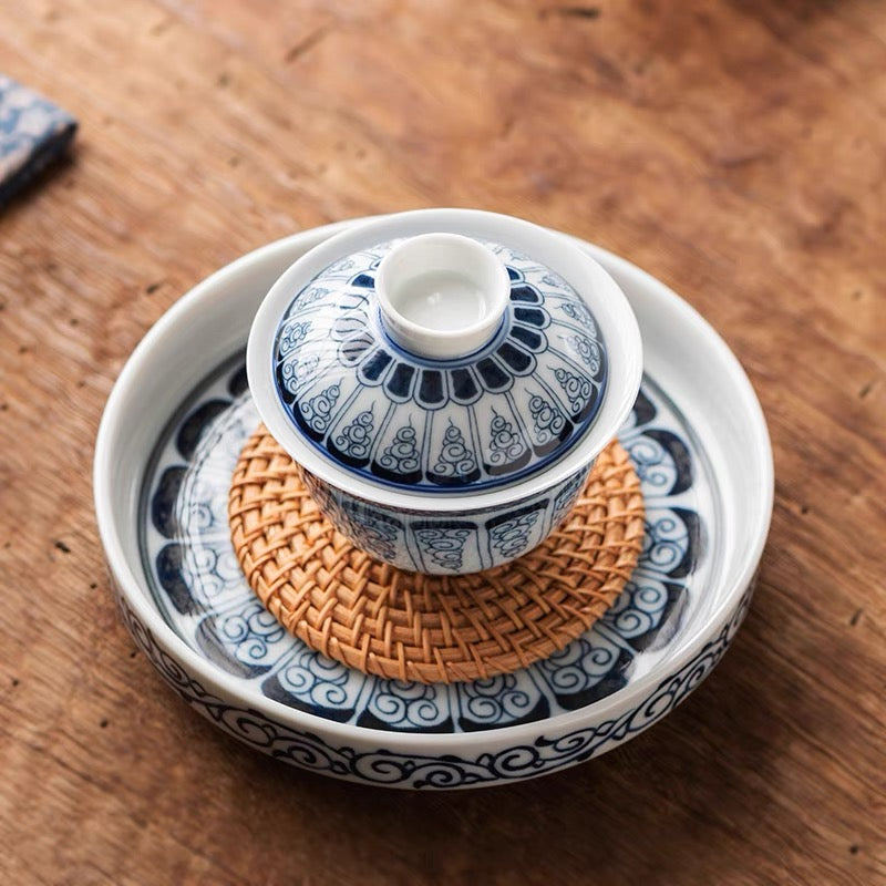 chinese porcelain blue and white gaiwan – The blue and white scroll pattern porcelain Gaiwan with tea by Kungfuyang
