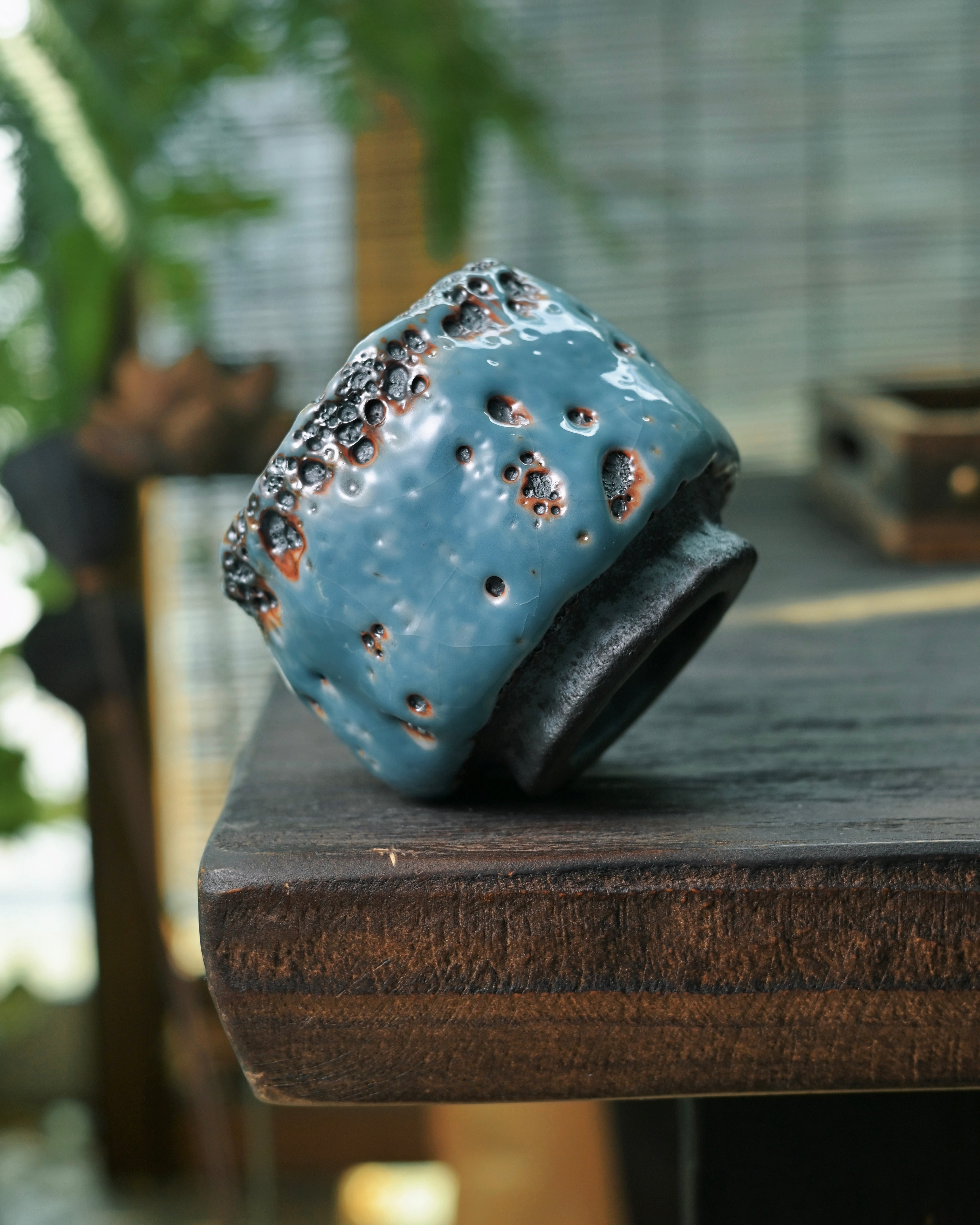 High iron clay ceramic offering rich color response and thermal retention properties by Kungfuyang