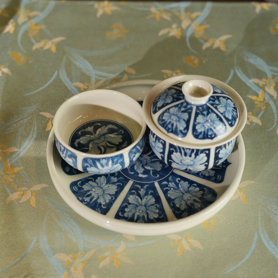 Kungfuyang Antique-Style Blue-and-White Peony Gaiwan 140ml, product view 6