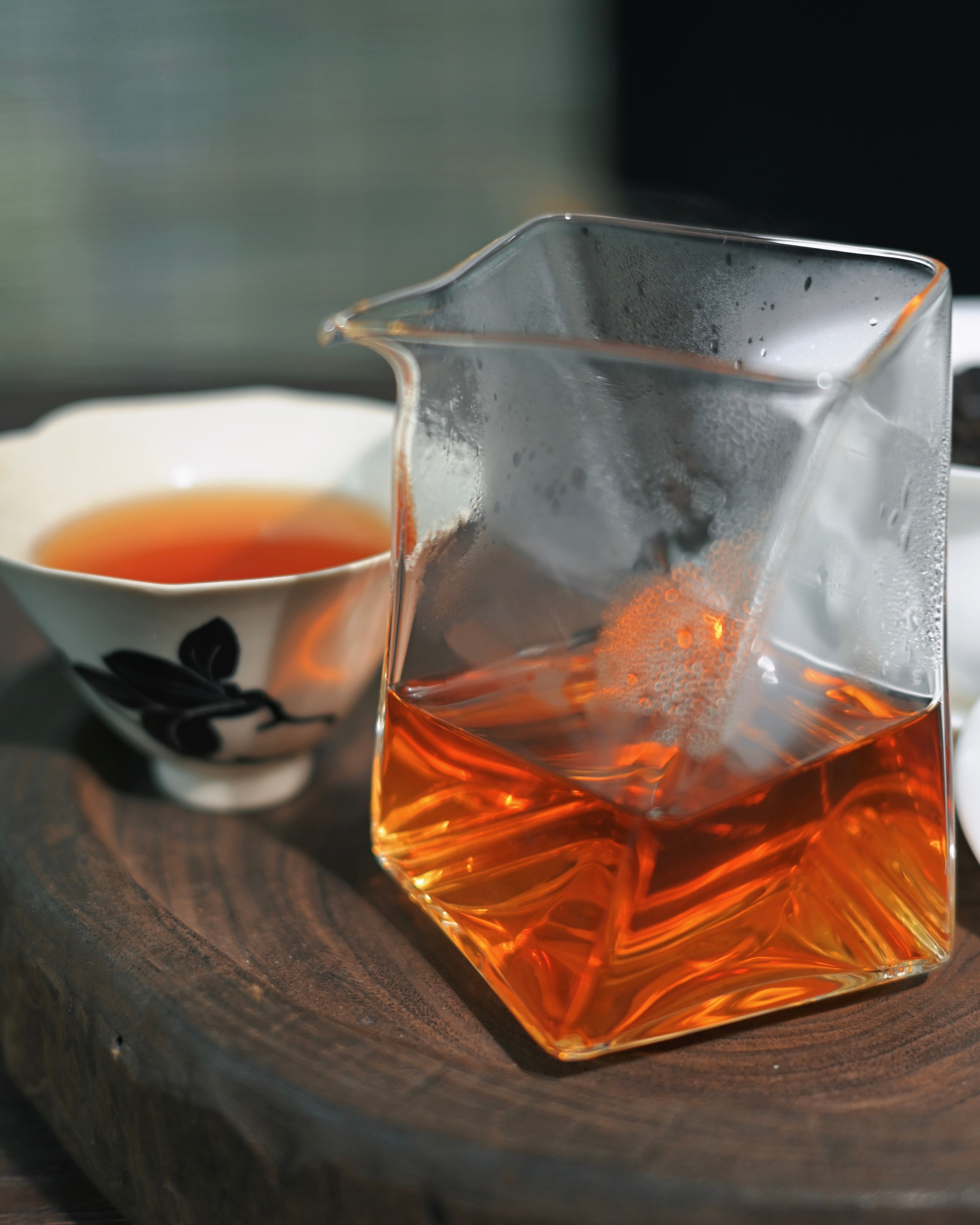 Multiple infusions of Wuyi Rougui Oolong tea showing consistent color across brews by Kungfuyang