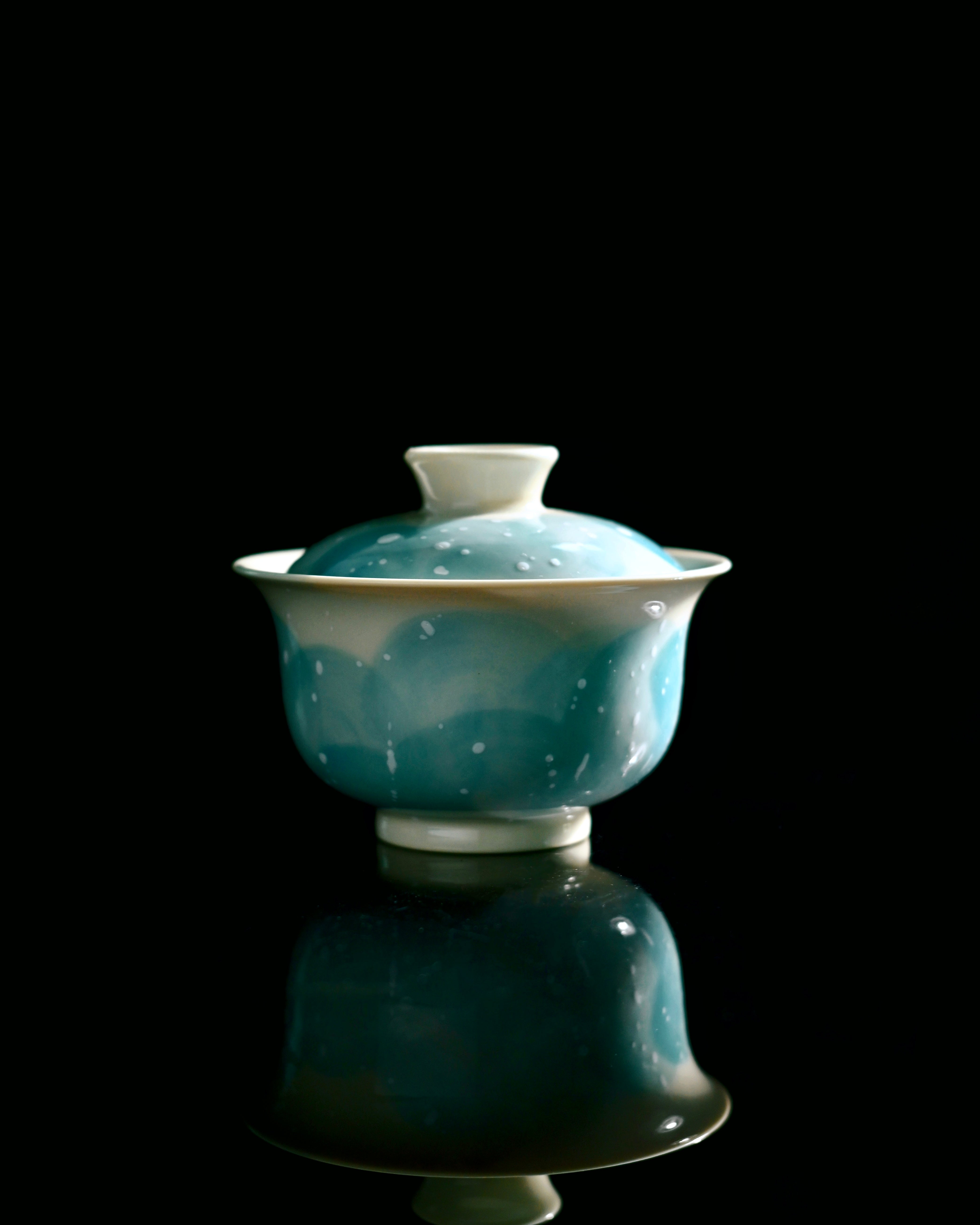 Lidded bowl in use during winter tea ceremony, enhancing seasonal ambiance with its frosty aesthetic by Kungfuyang
