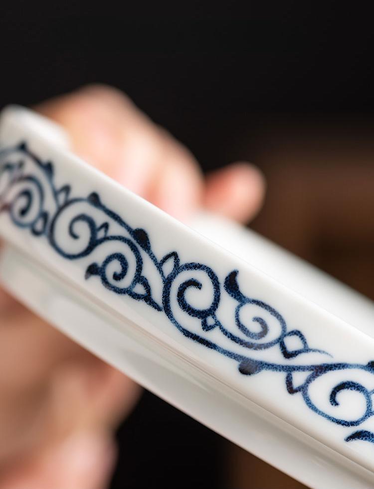 gaiwan saucer for tea ceremony – The blue and white scroll pattern porcelain Gaiwan with tea by Kungfuyang